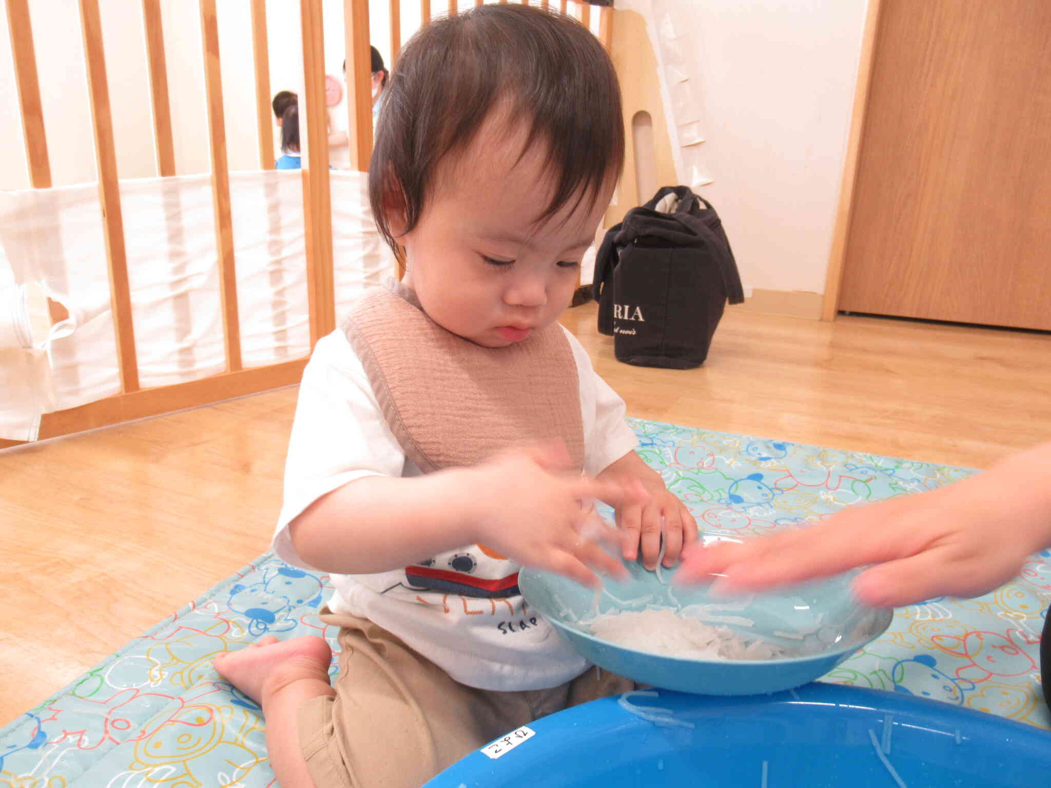 初めての感触を楽しんでいます(^^♪