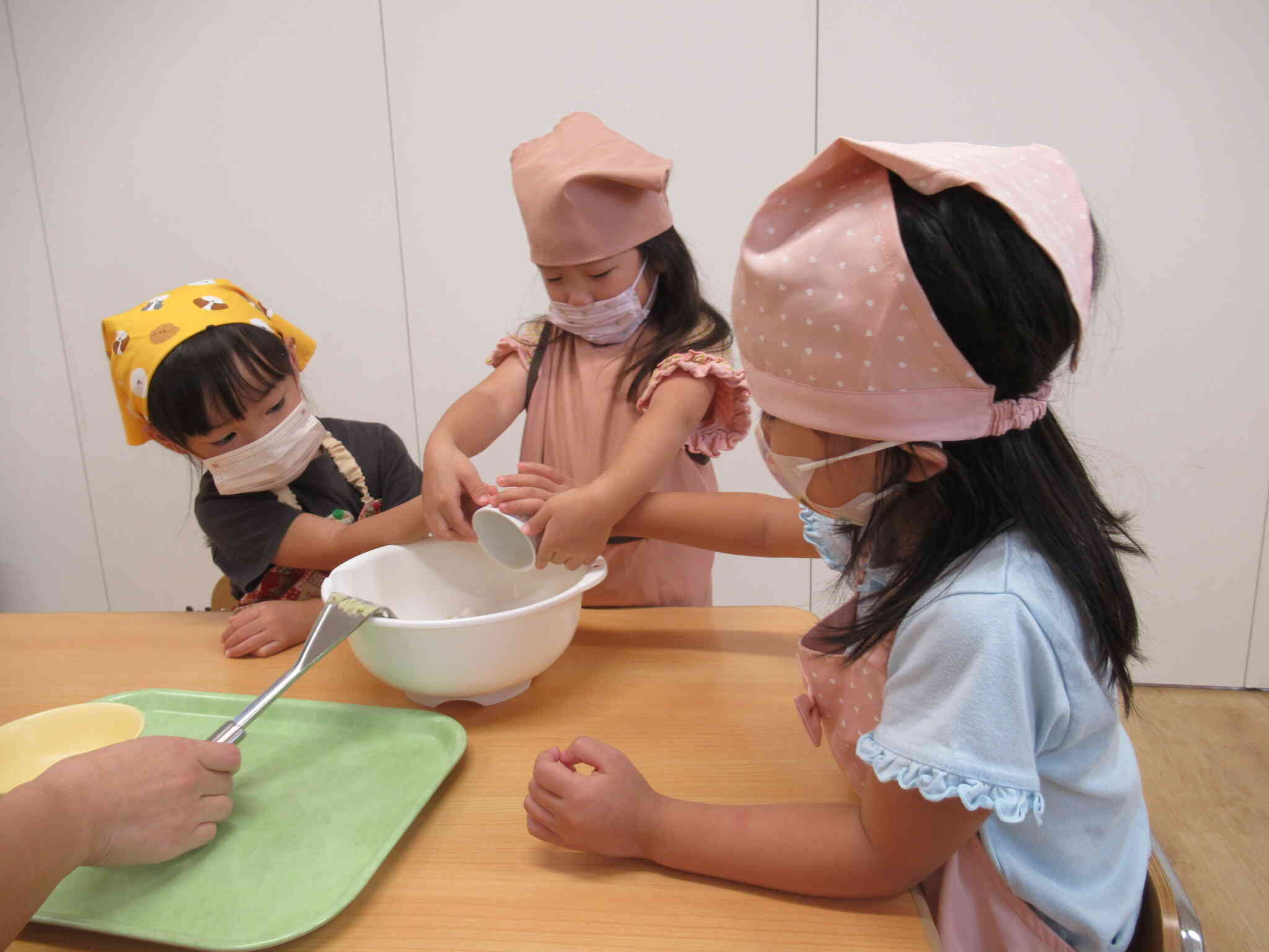 お月見さつま芋団子のクッキング②～ぱんだ組さん～