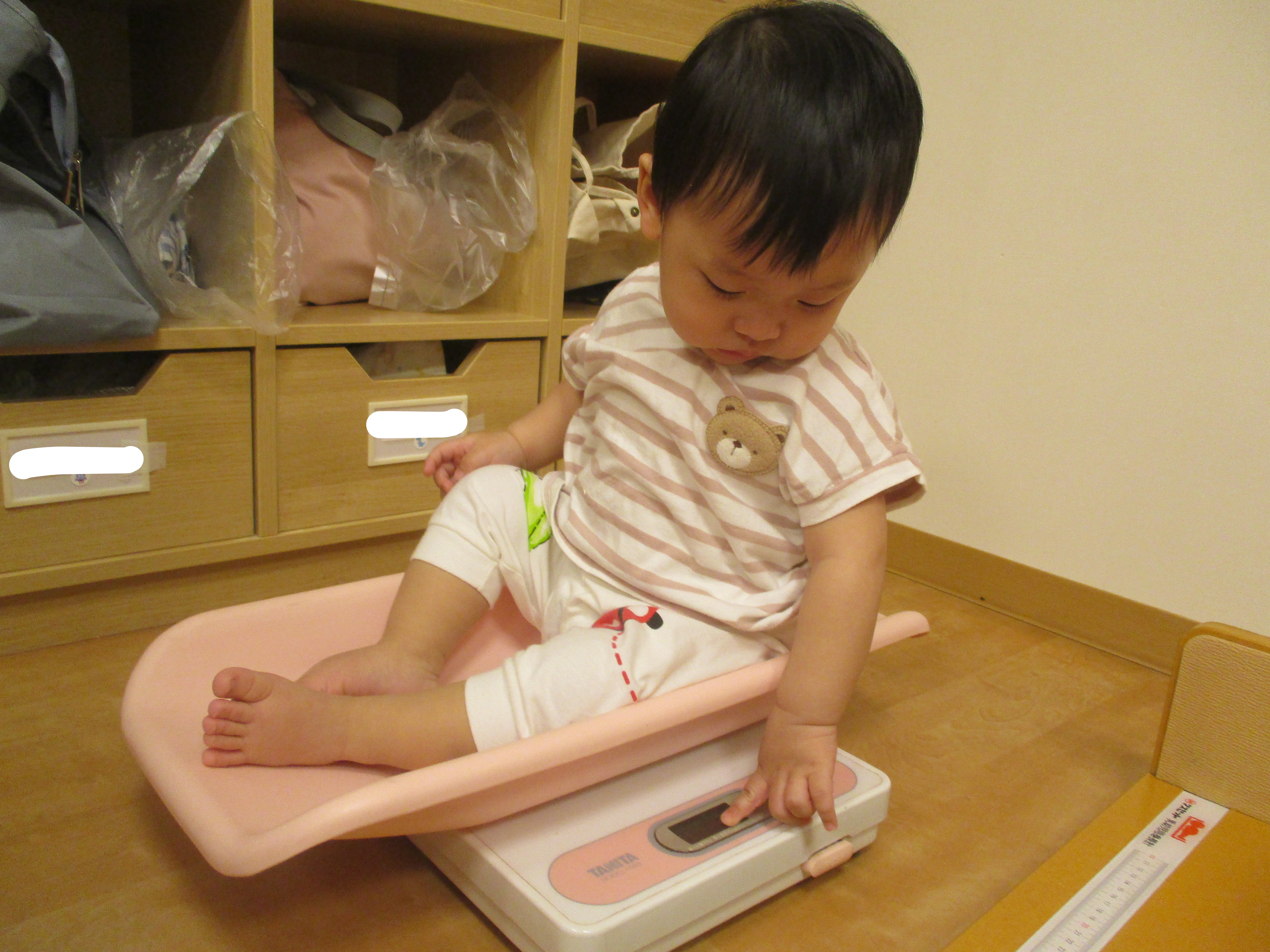 乳児クラス　身体計測の様子