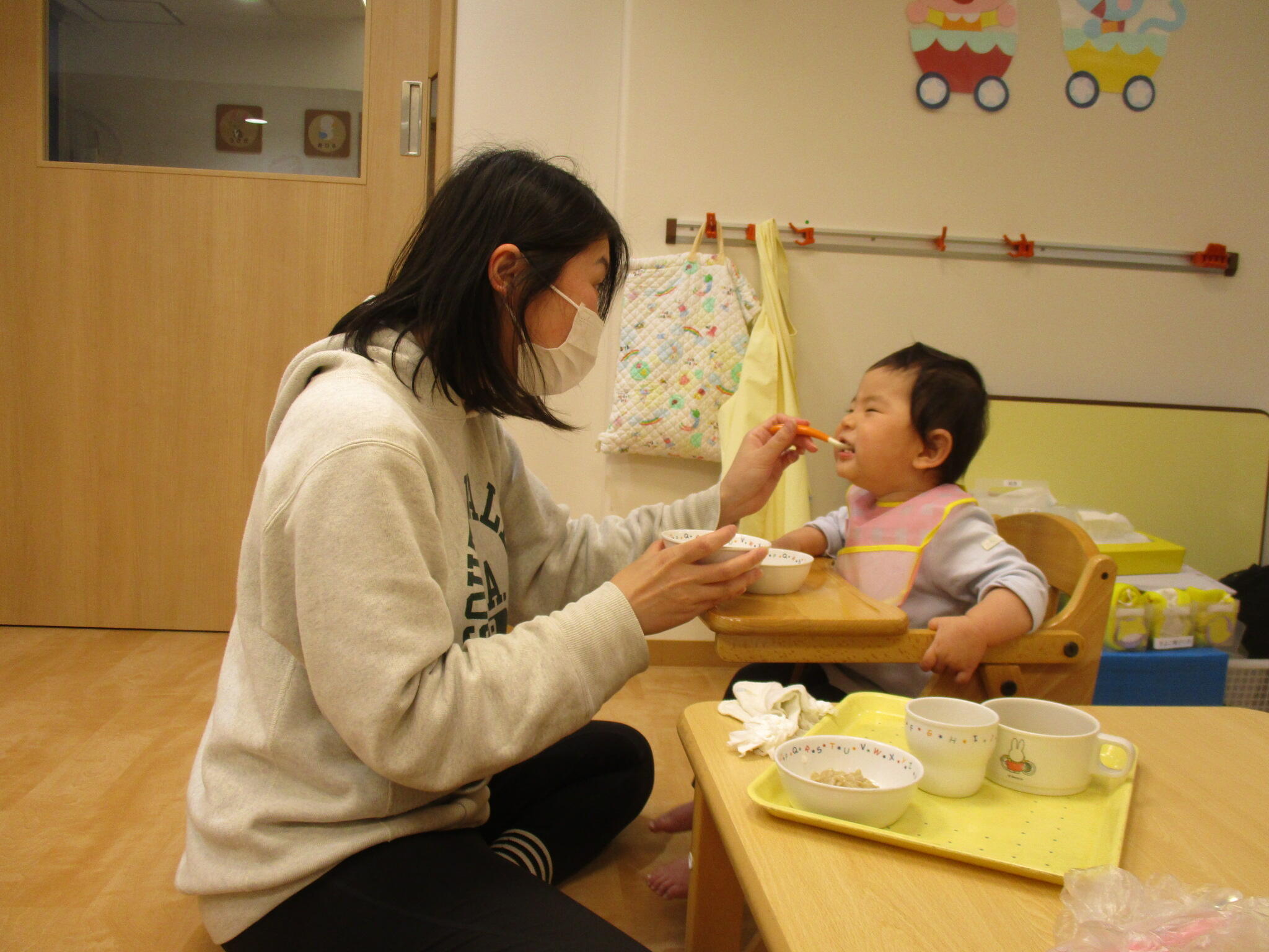 親子食事の様子(後期食①)