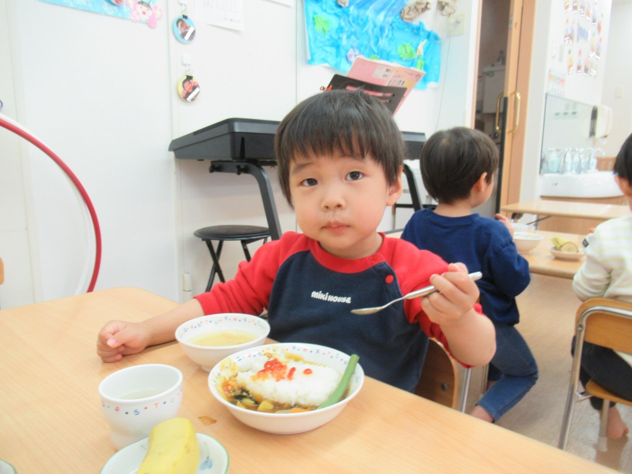 お楽しみ給食「こいのぼりカレー」
