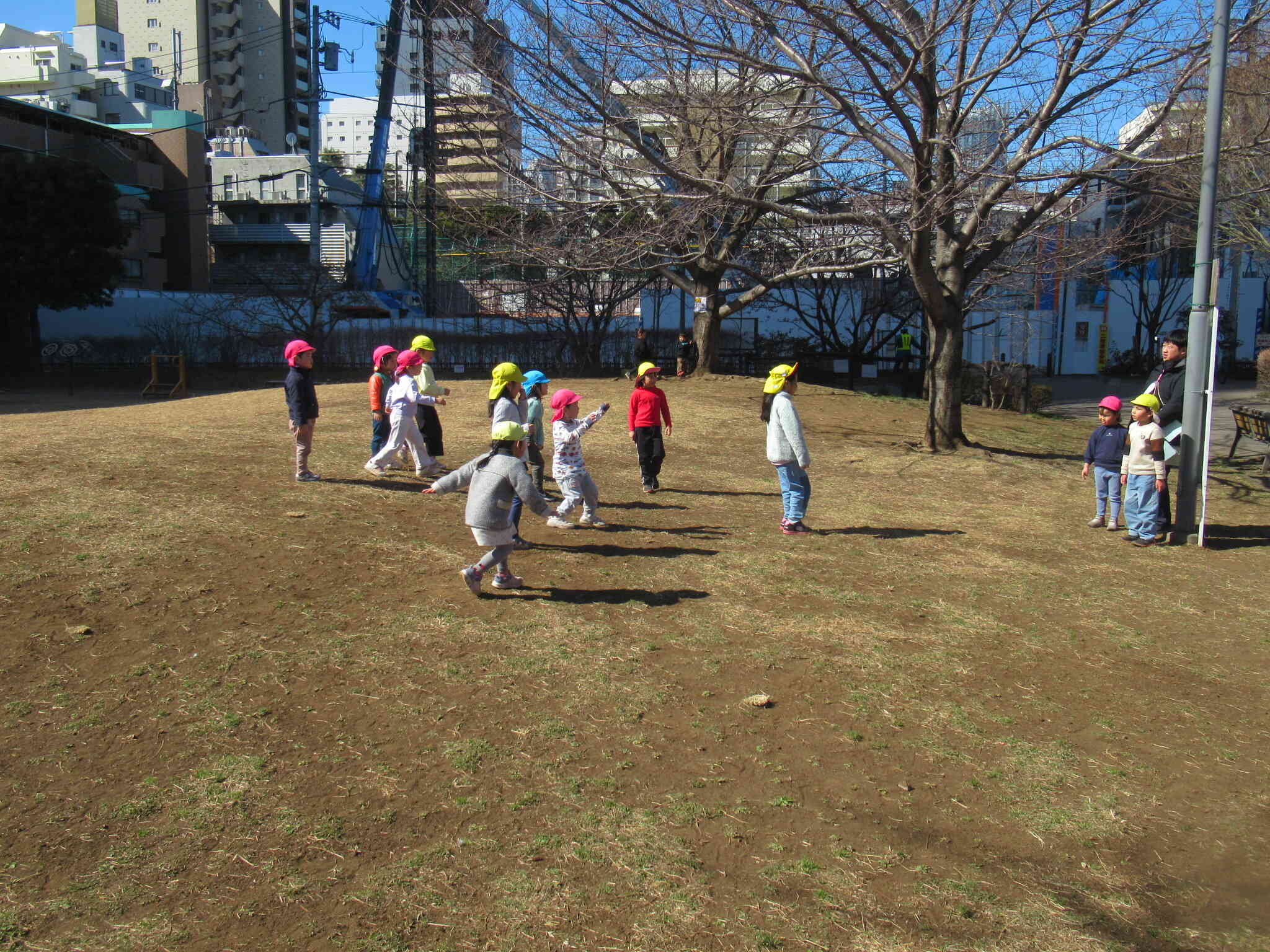 「だるまさんがころんだ」を3,4,5歳児みんなで楽しみました！