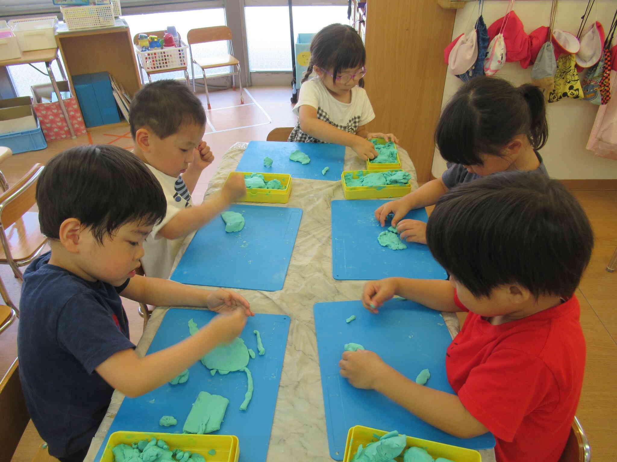 4歳児　粘土遊び