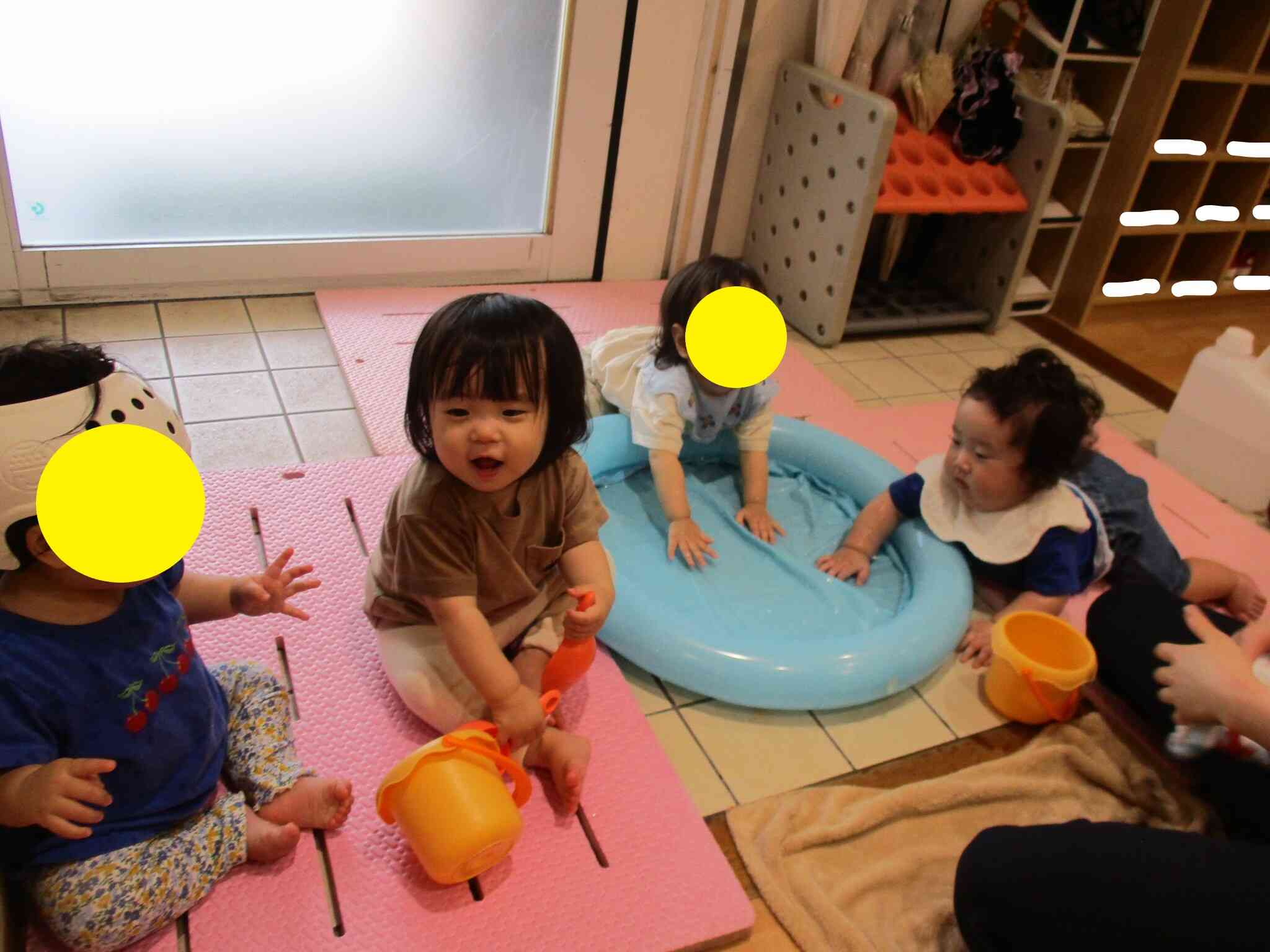 0歳児　ひよこ組　水遊び②