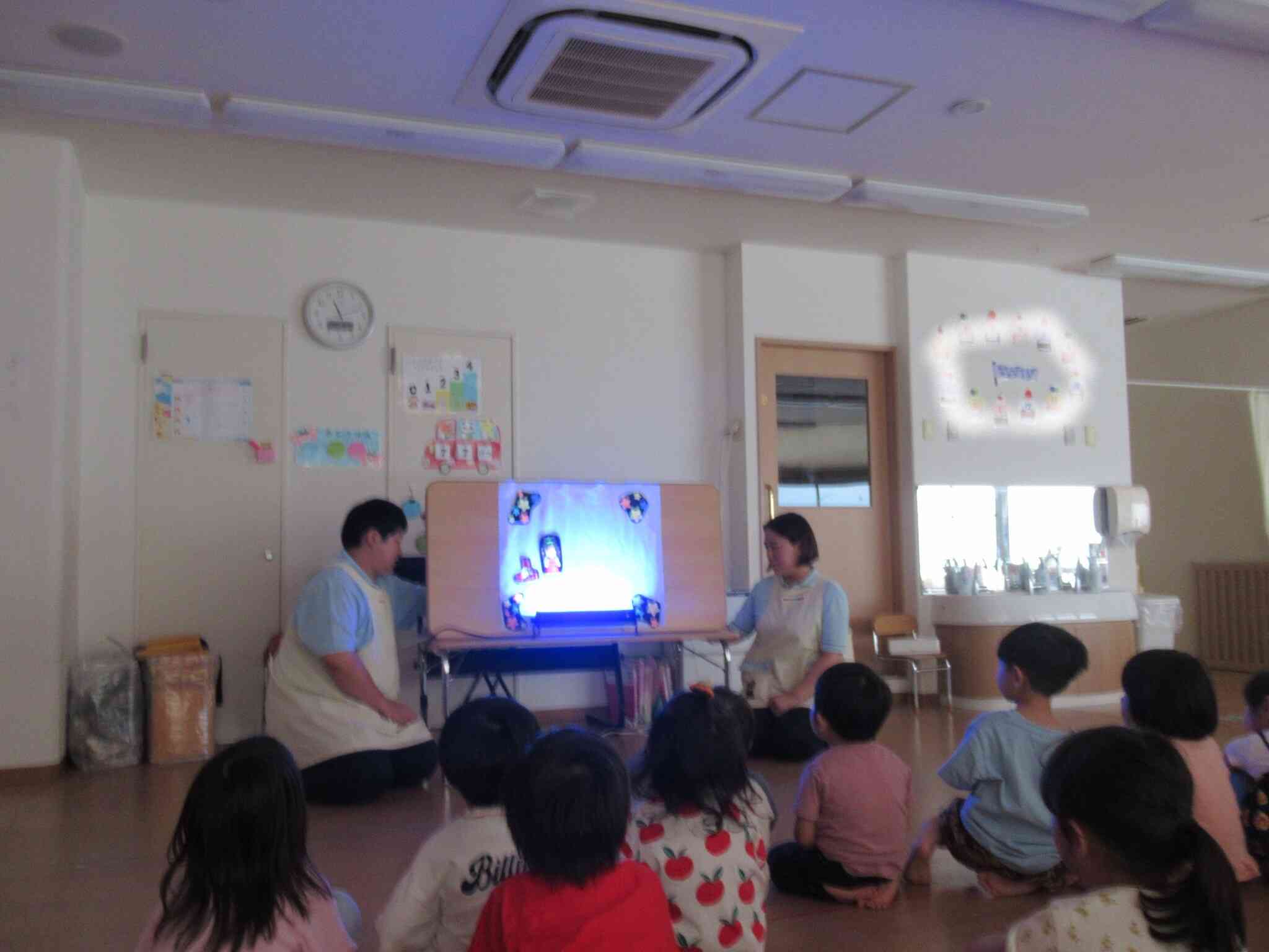 幼児棟ではブラックシアターが。