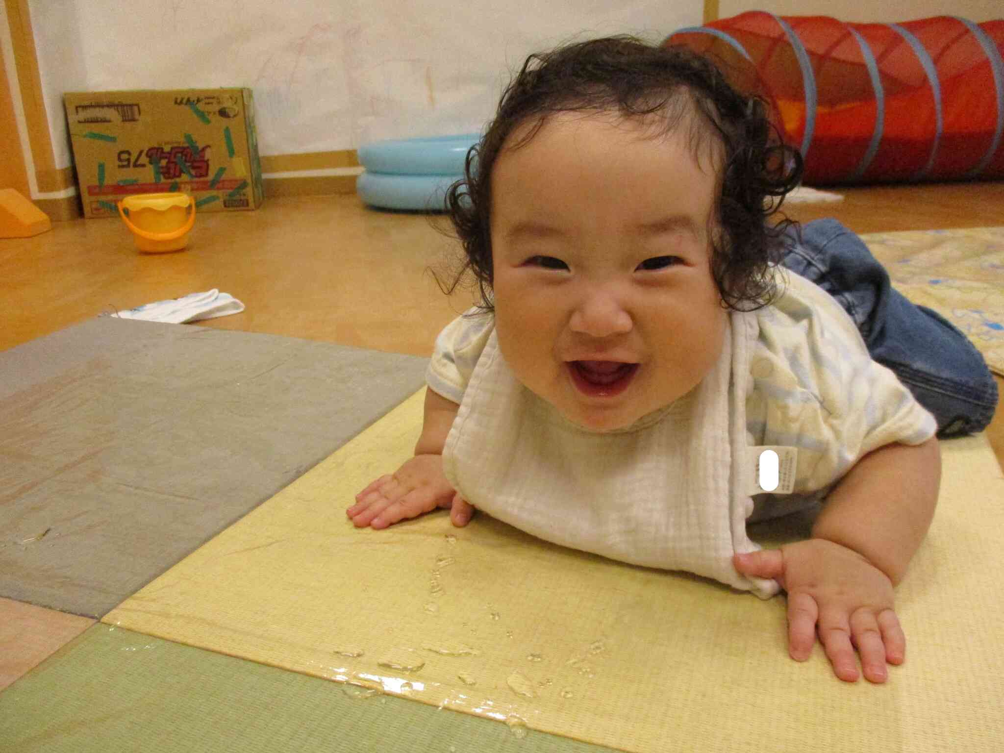 ０歳児　水遊び