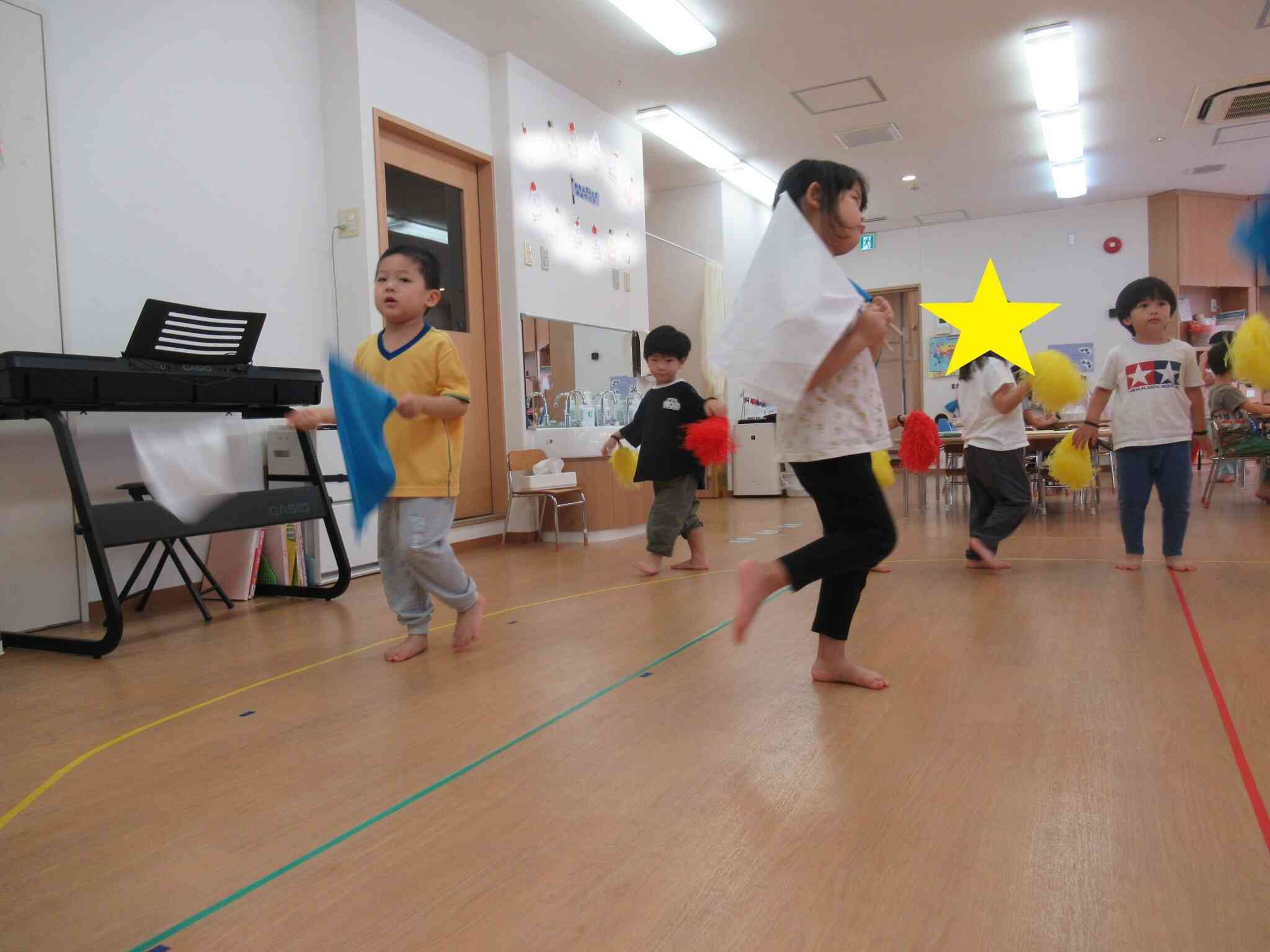 りす組と踊るよ。