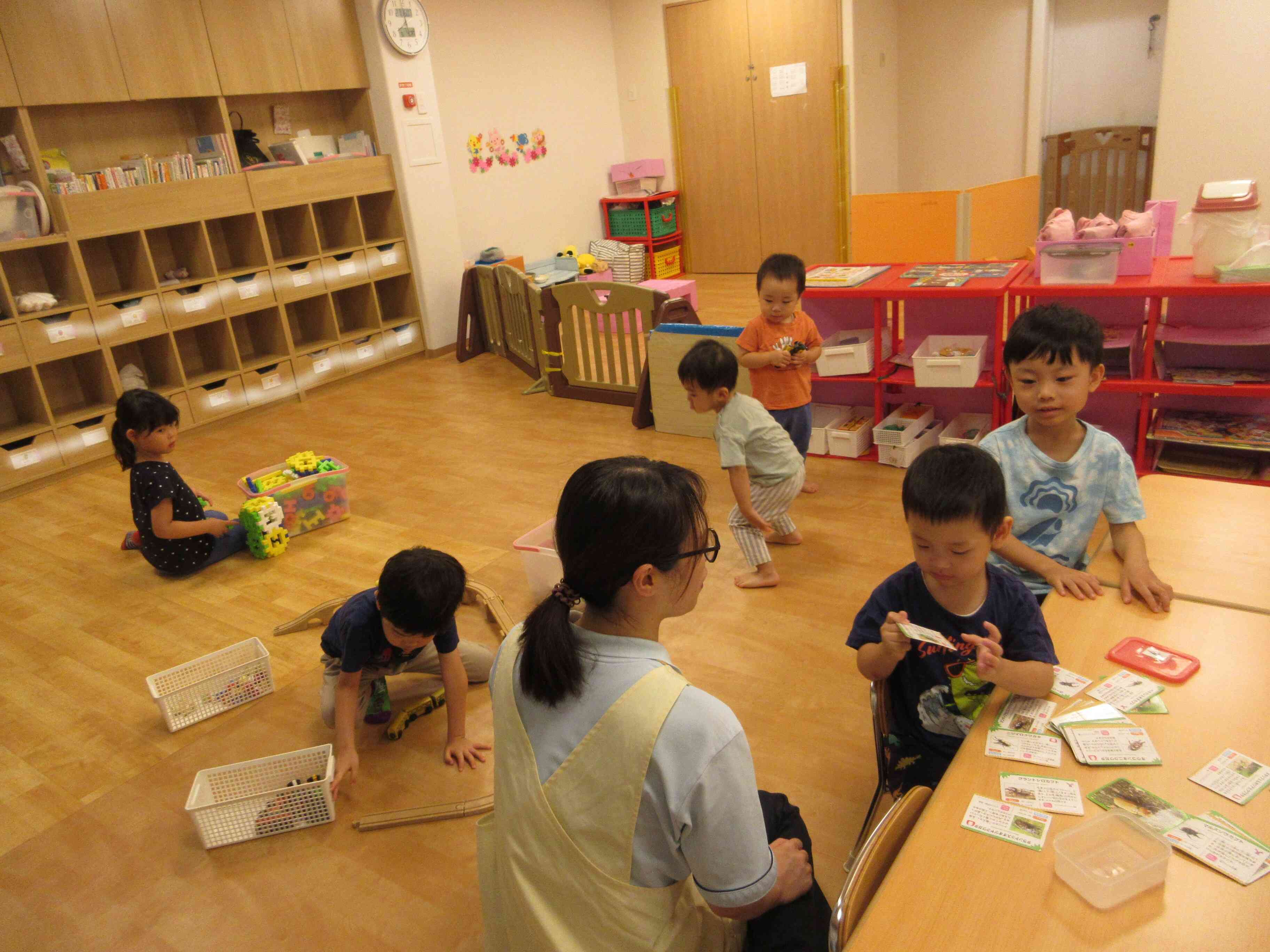 朝の合同保育時間の様子　乳児・幼児