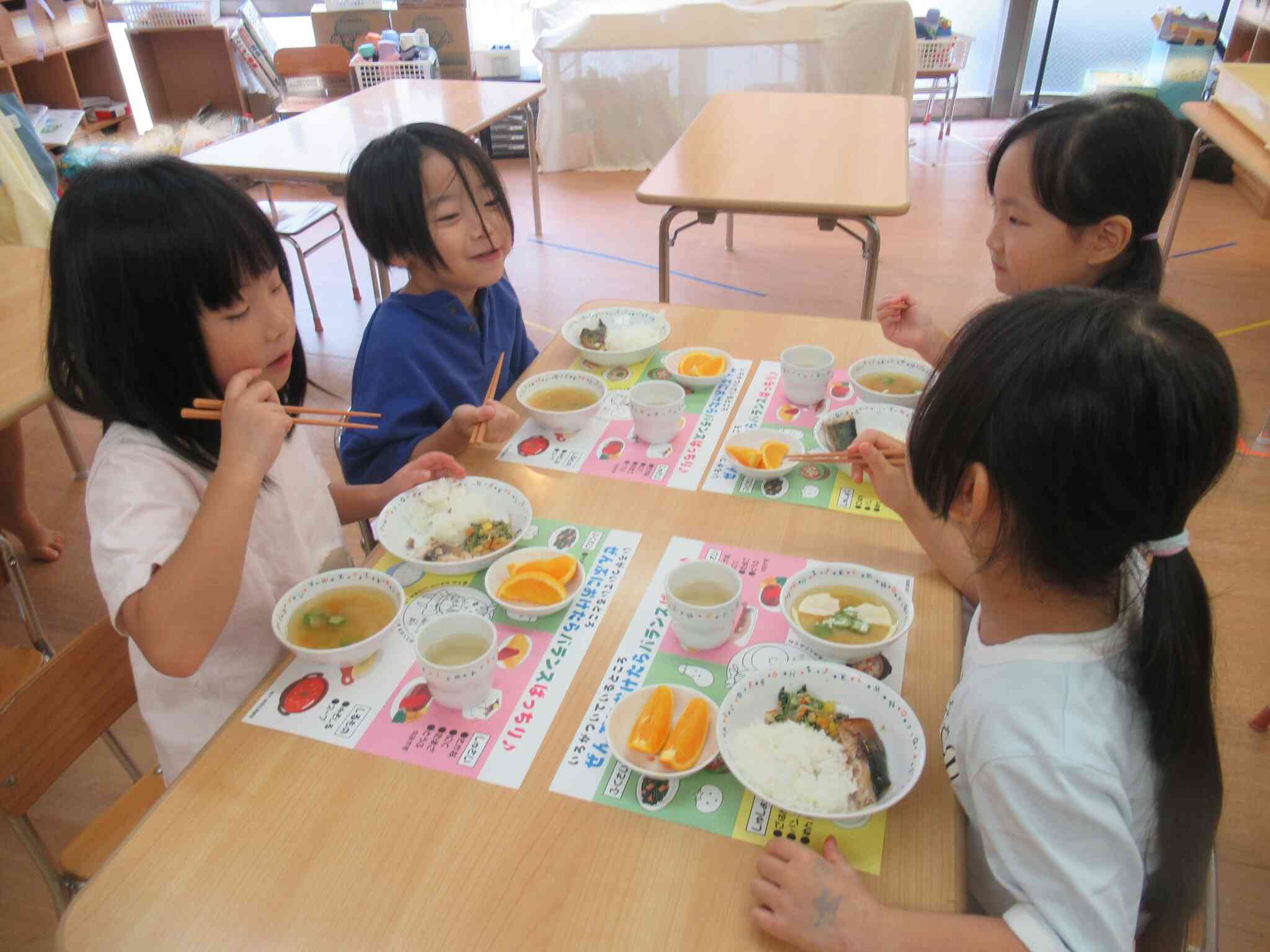 三色食品群ランチョンマットで食べました