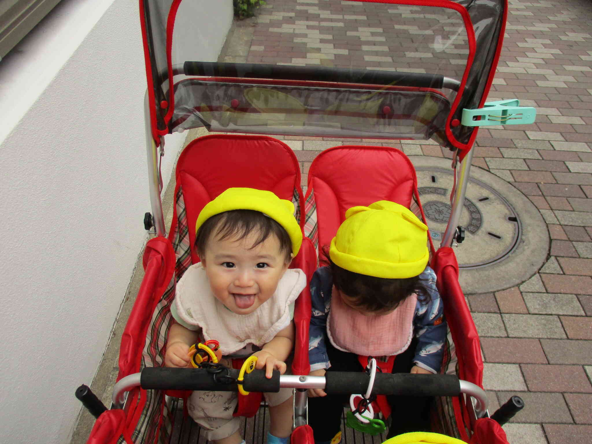 0歳児　ひよこ組　お散歩へ