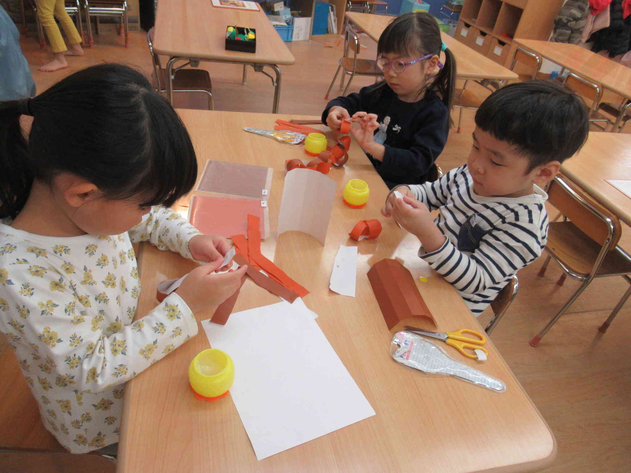 4歳児～クリスマスの飾り作り～