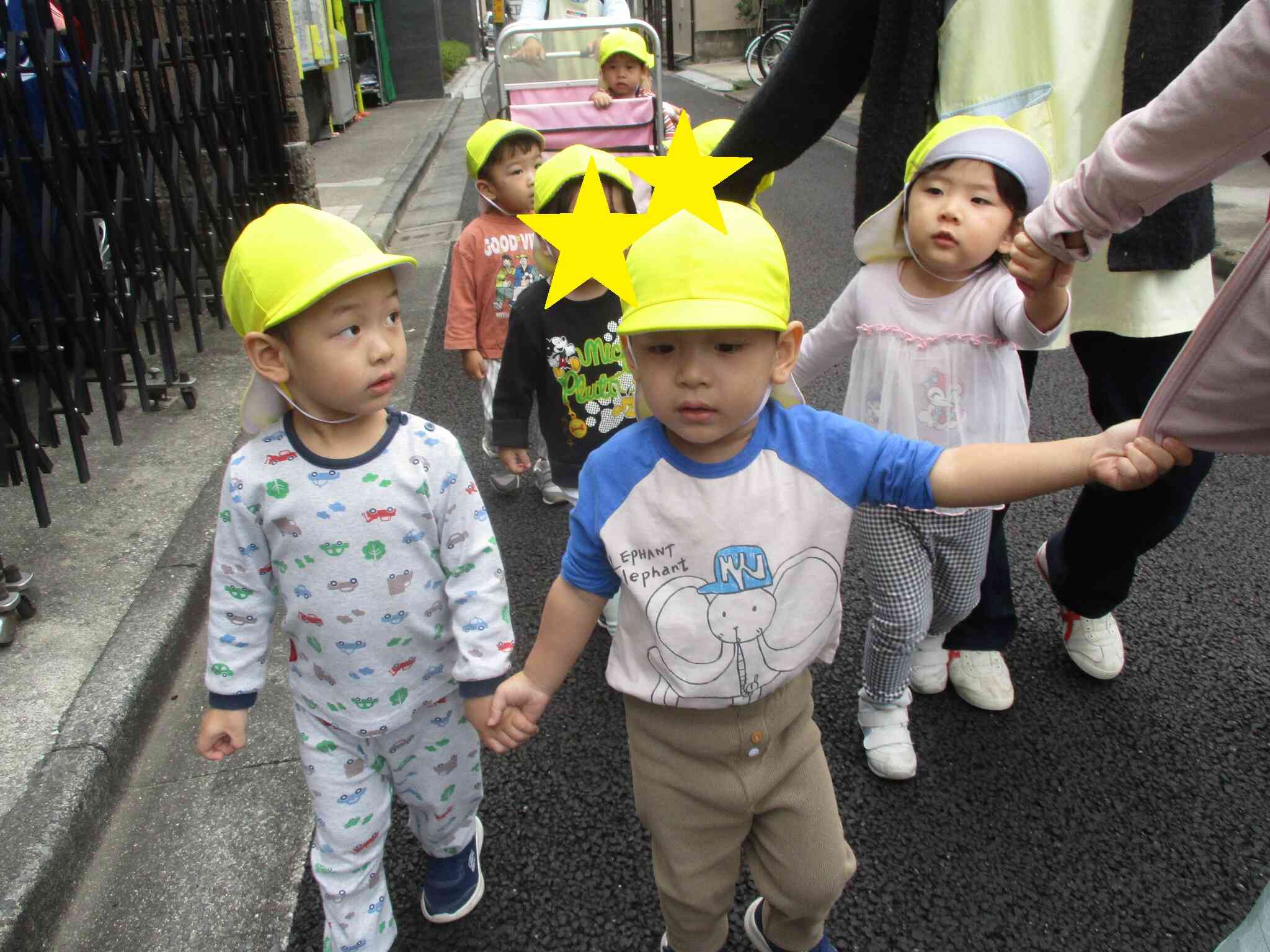 １歳児　公園にいくまで♪