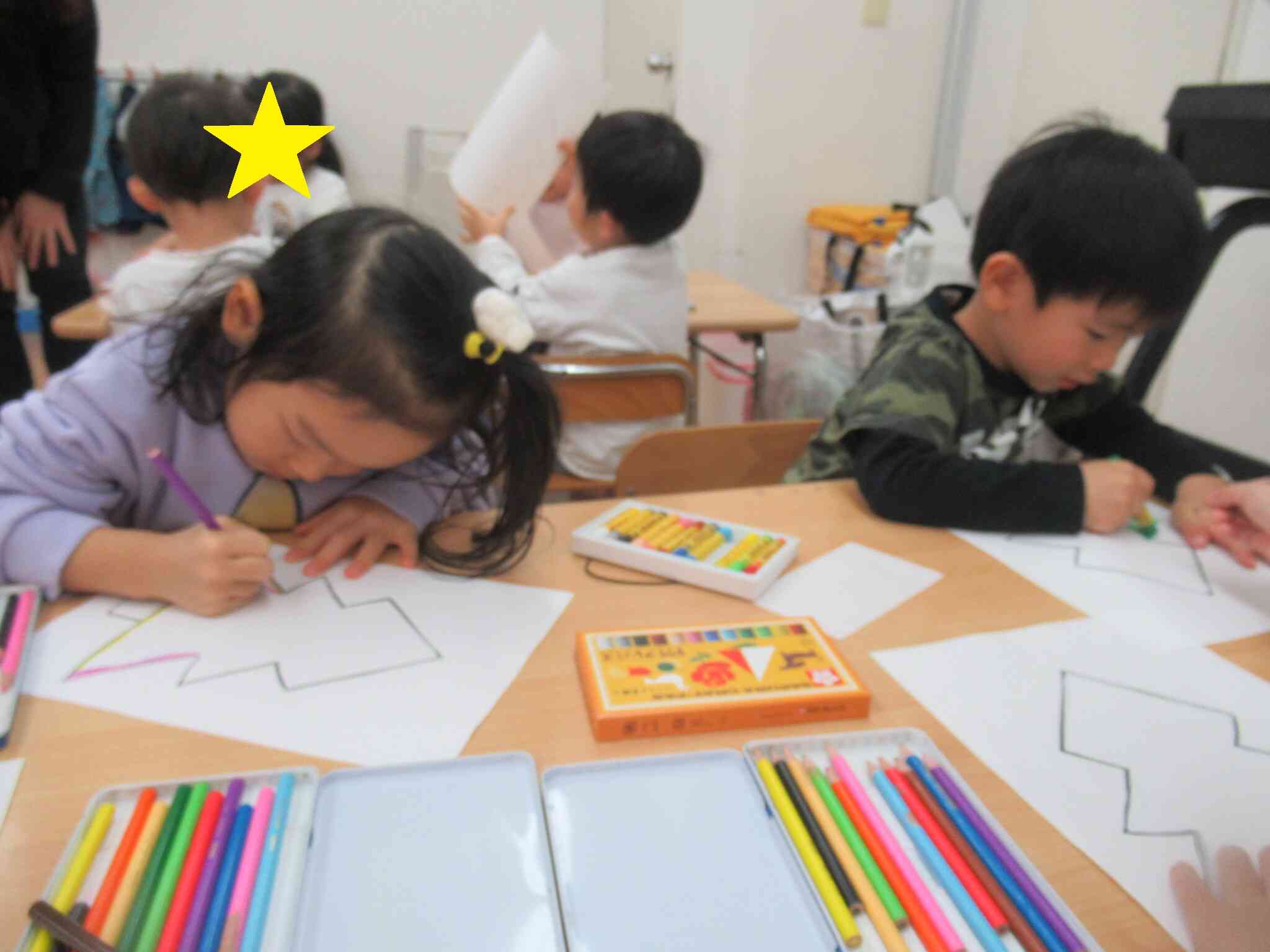 3歳児　クリスマスツリー製作