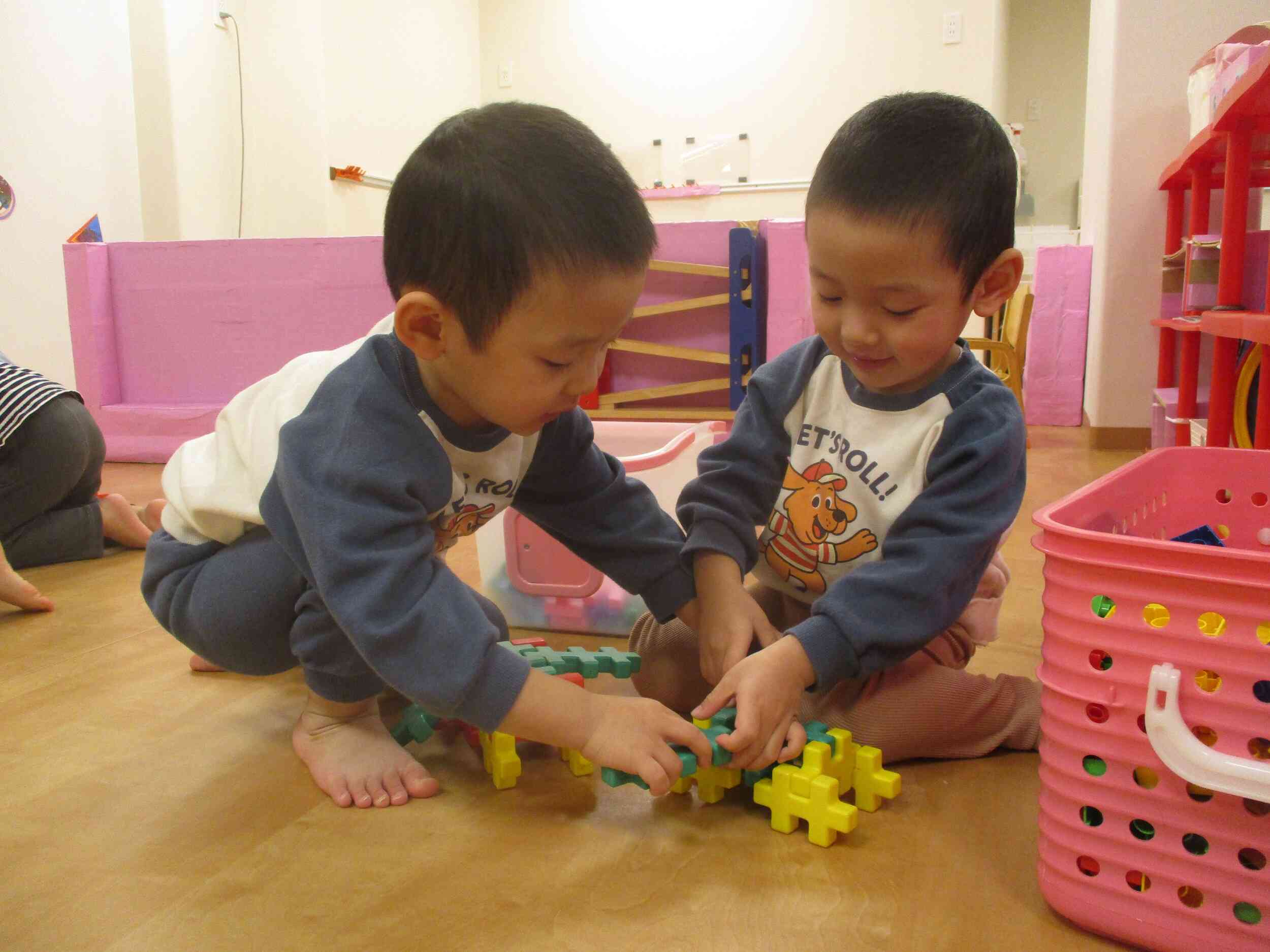 ブロックで車を作るよ～！