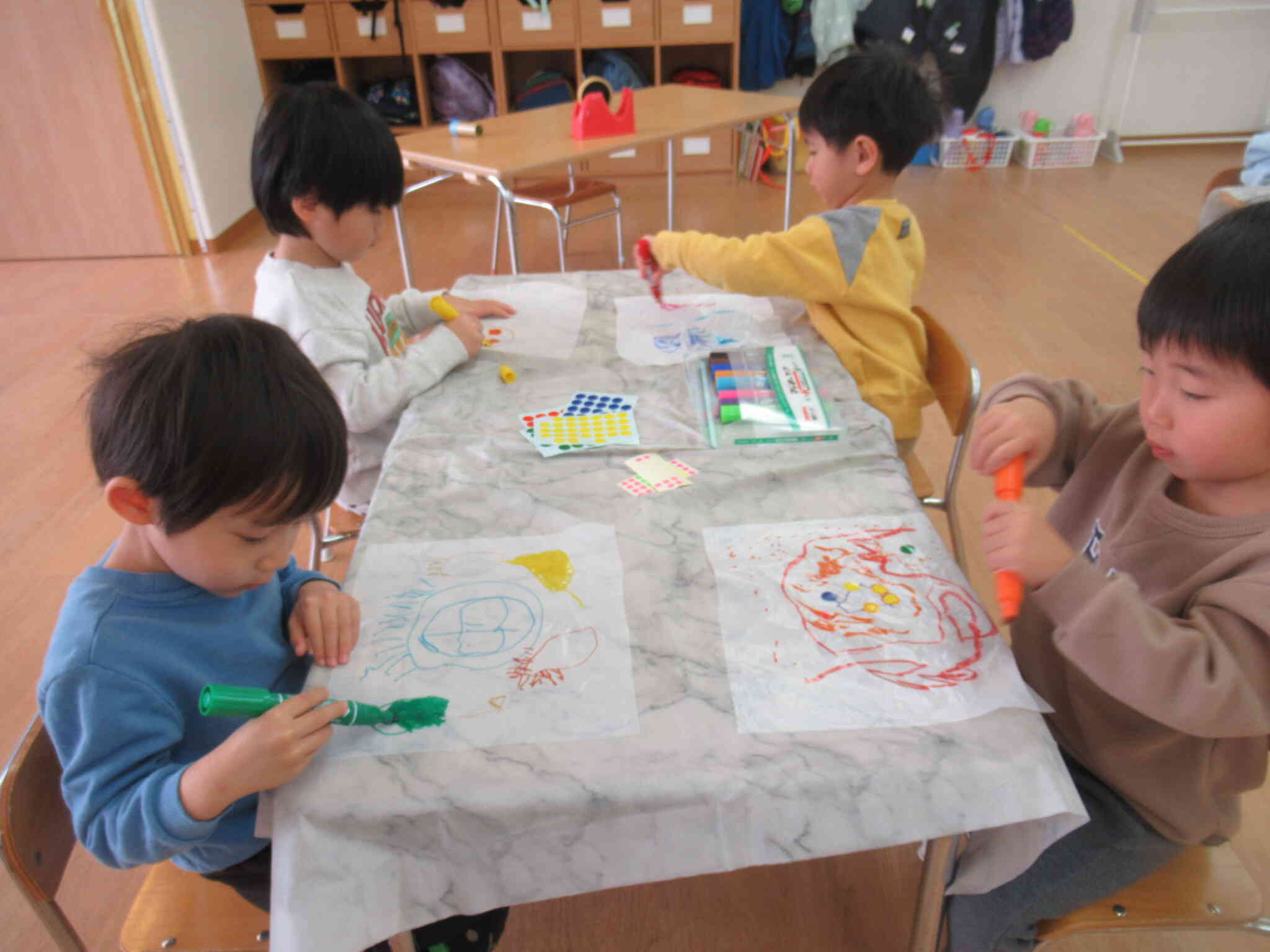 3歳児 お正月遊び「凧あげ」