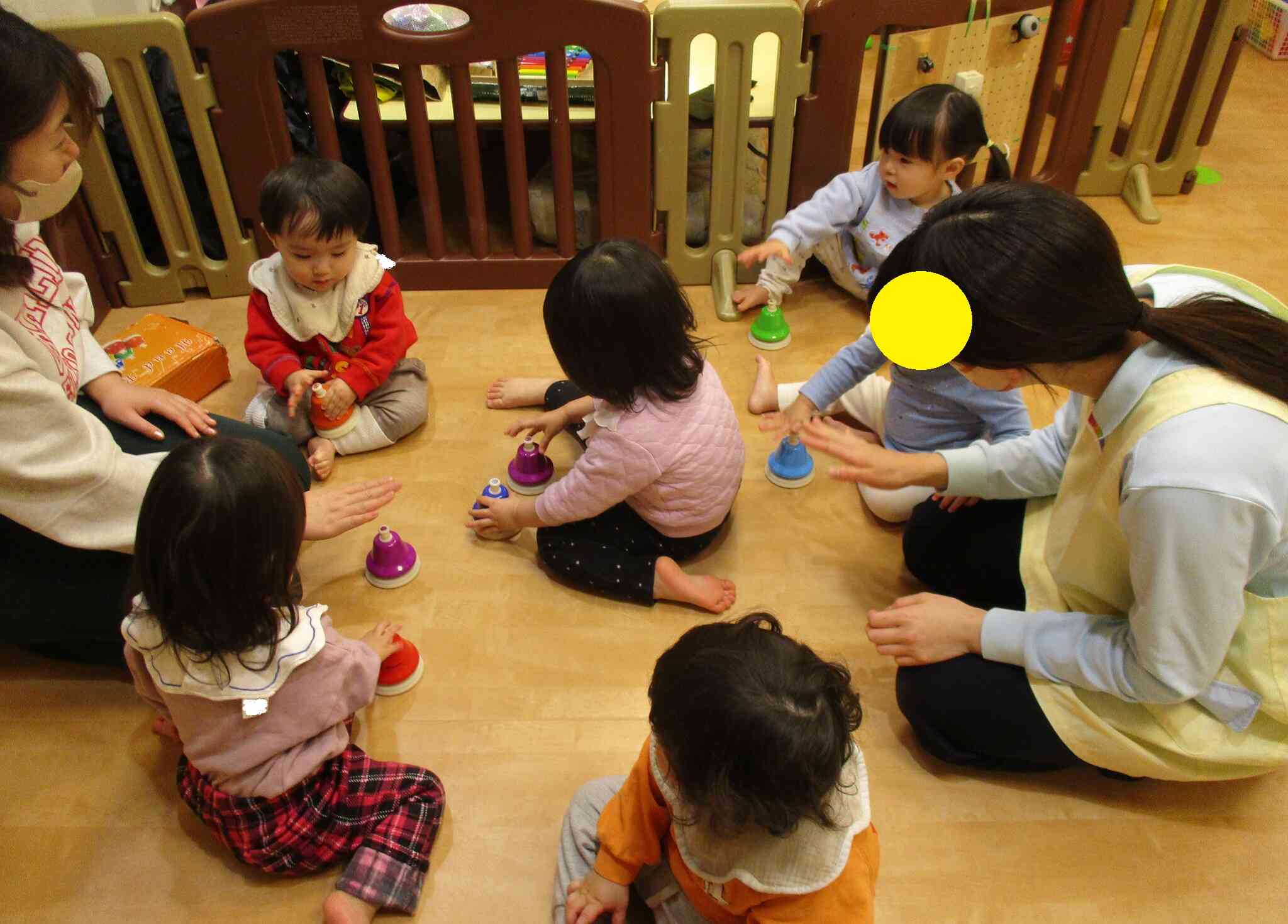 ０歳児　ひよこ組　リトミックの様子