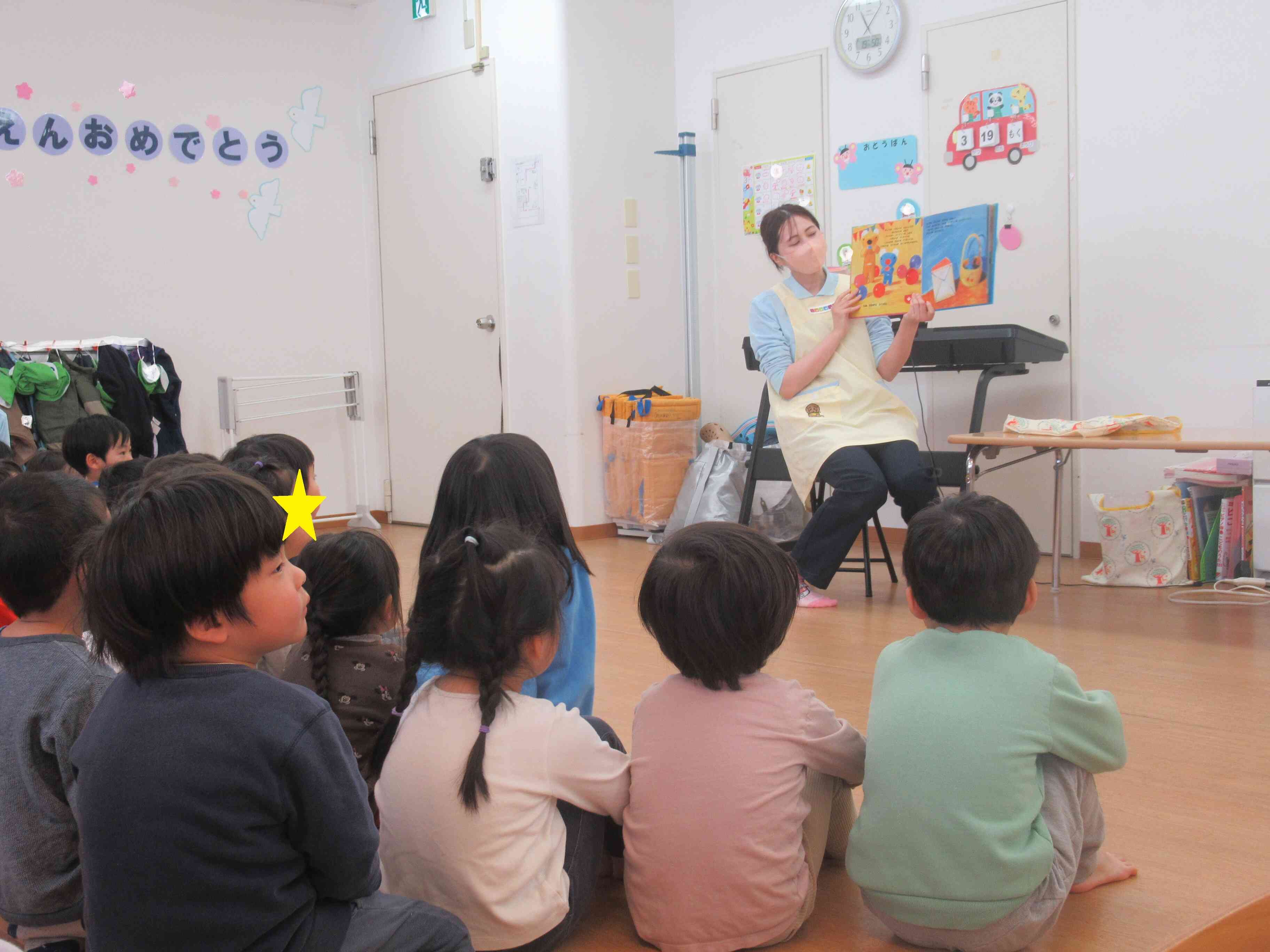 保育士から絵本の読み聞かせのプレゼント