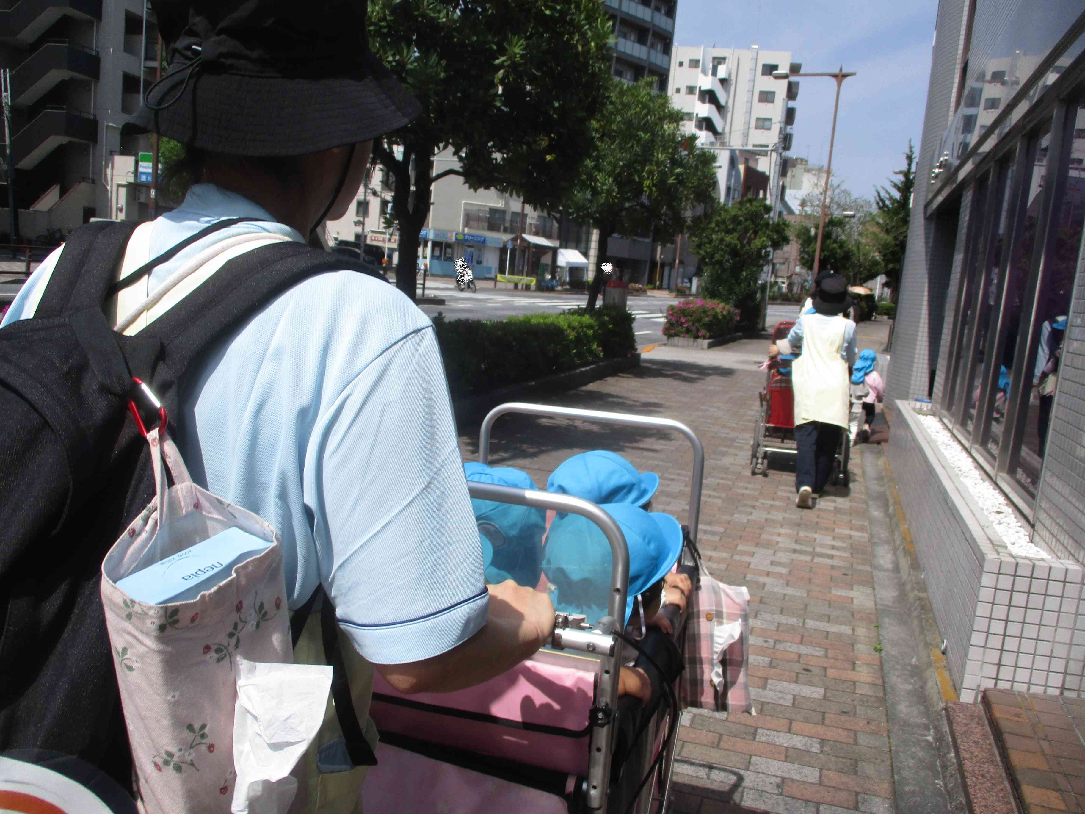 1歳児　近所にお散歩へ