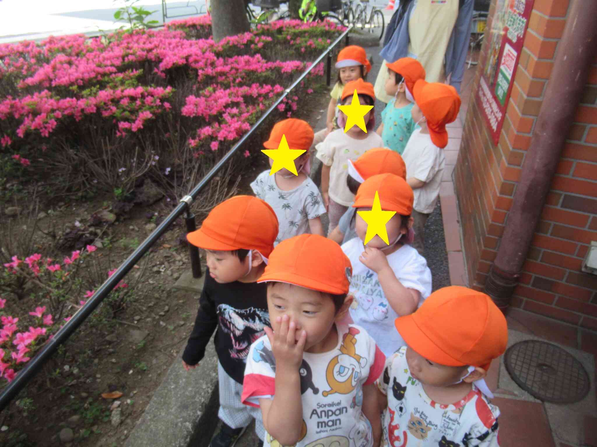幼児の散歩