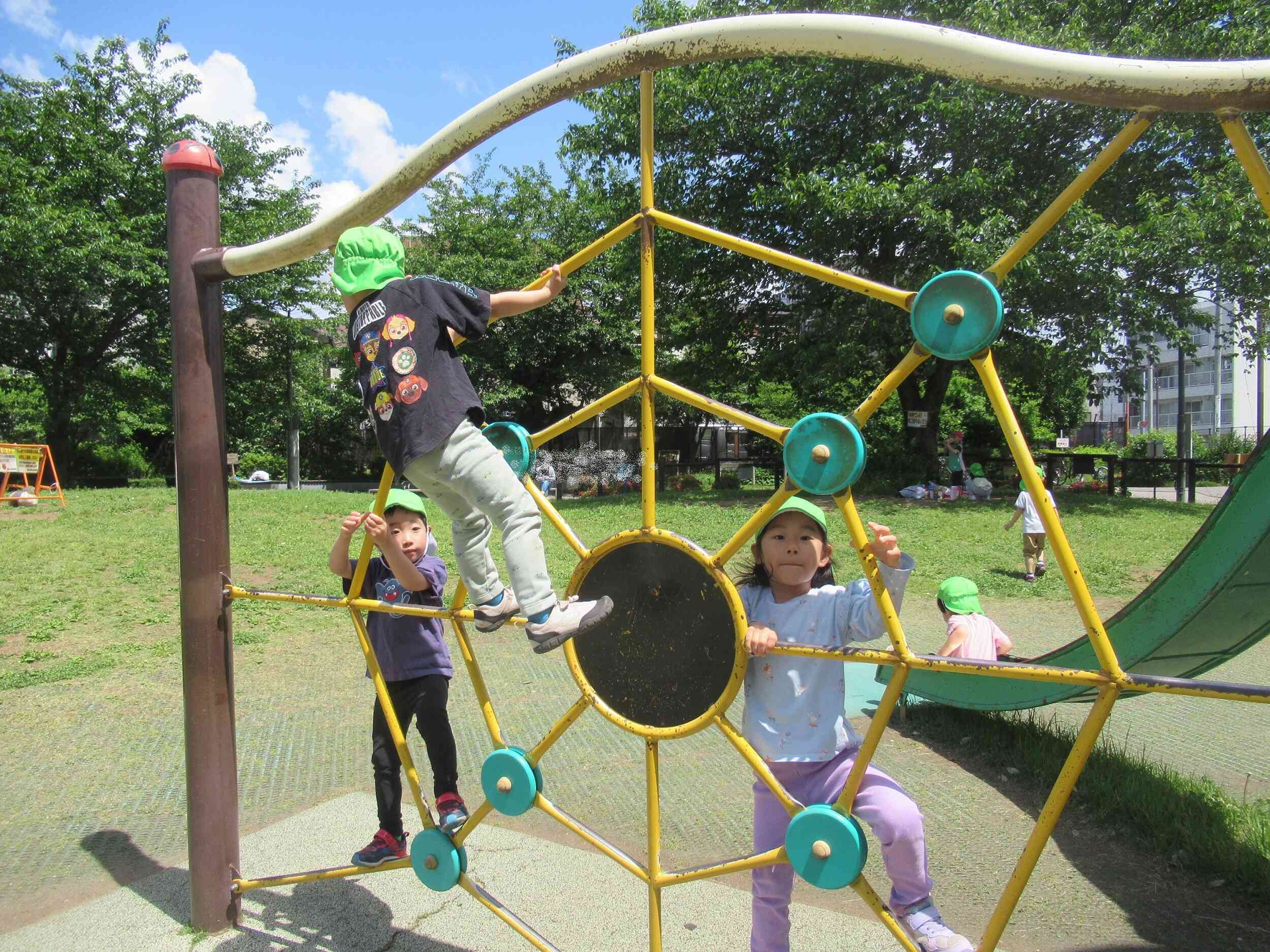 4歳児、5歳児　さくら公園までお散歩へ