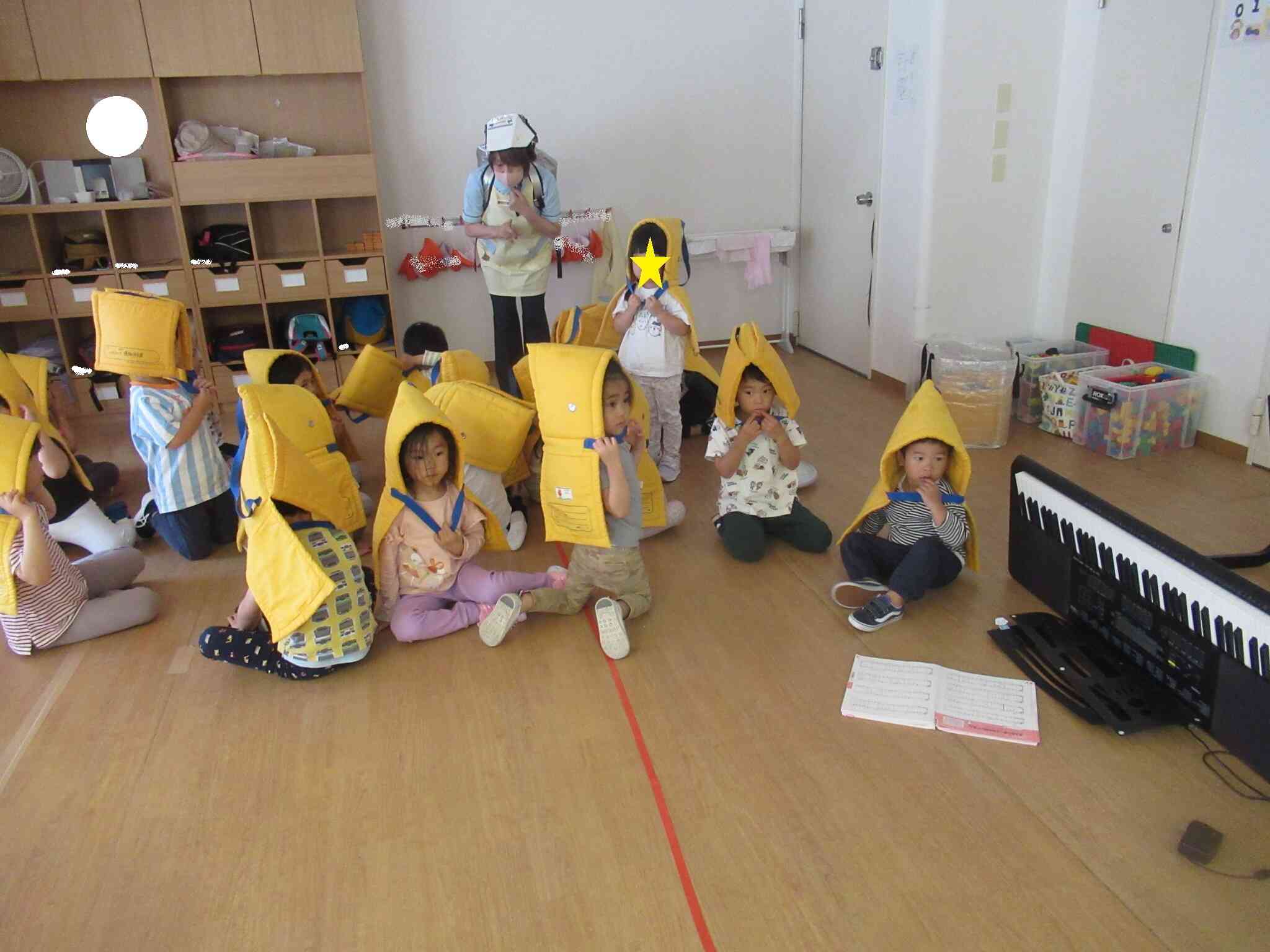 震度5強想定の避難訓練 幼児棟