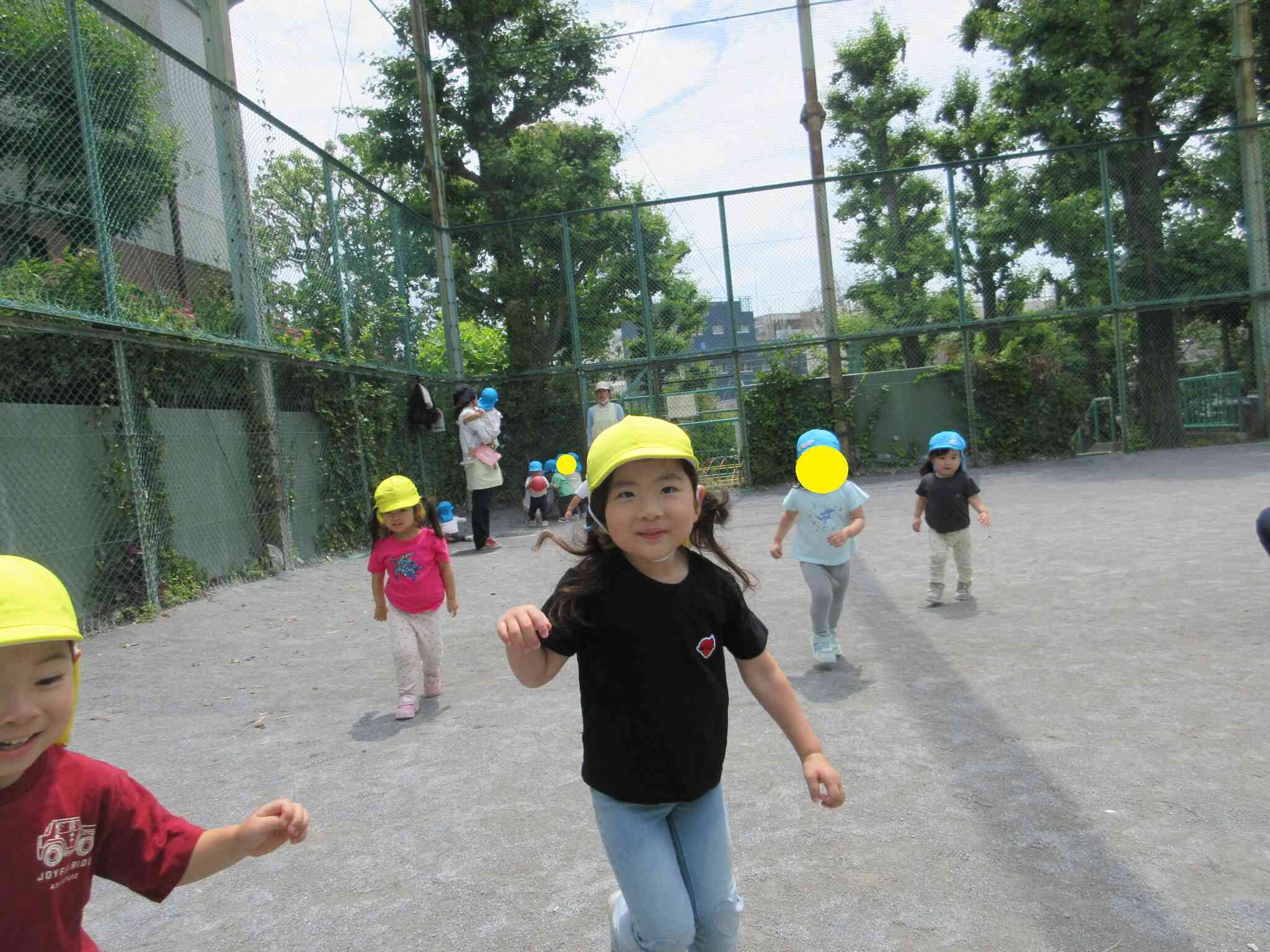 2歳児　あひる組　公園でおもいっきり！
