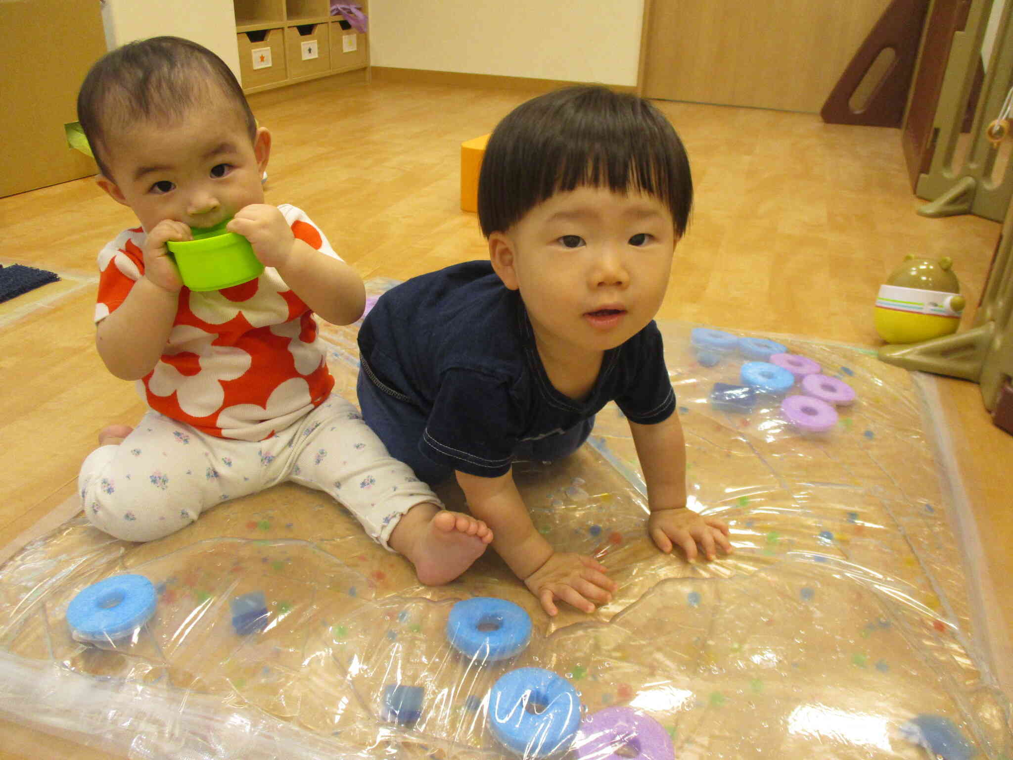 ０歳児　ひよこ組　もうすぐ水遊びの季節♪