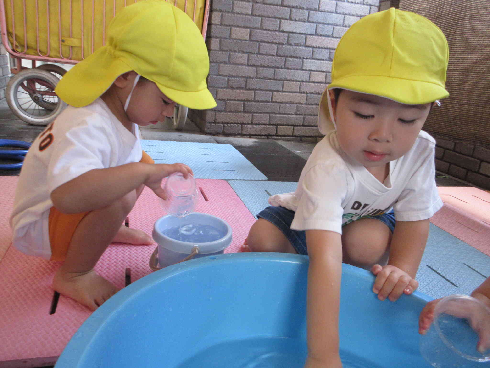 ２歳児　水遊び　～水風船～