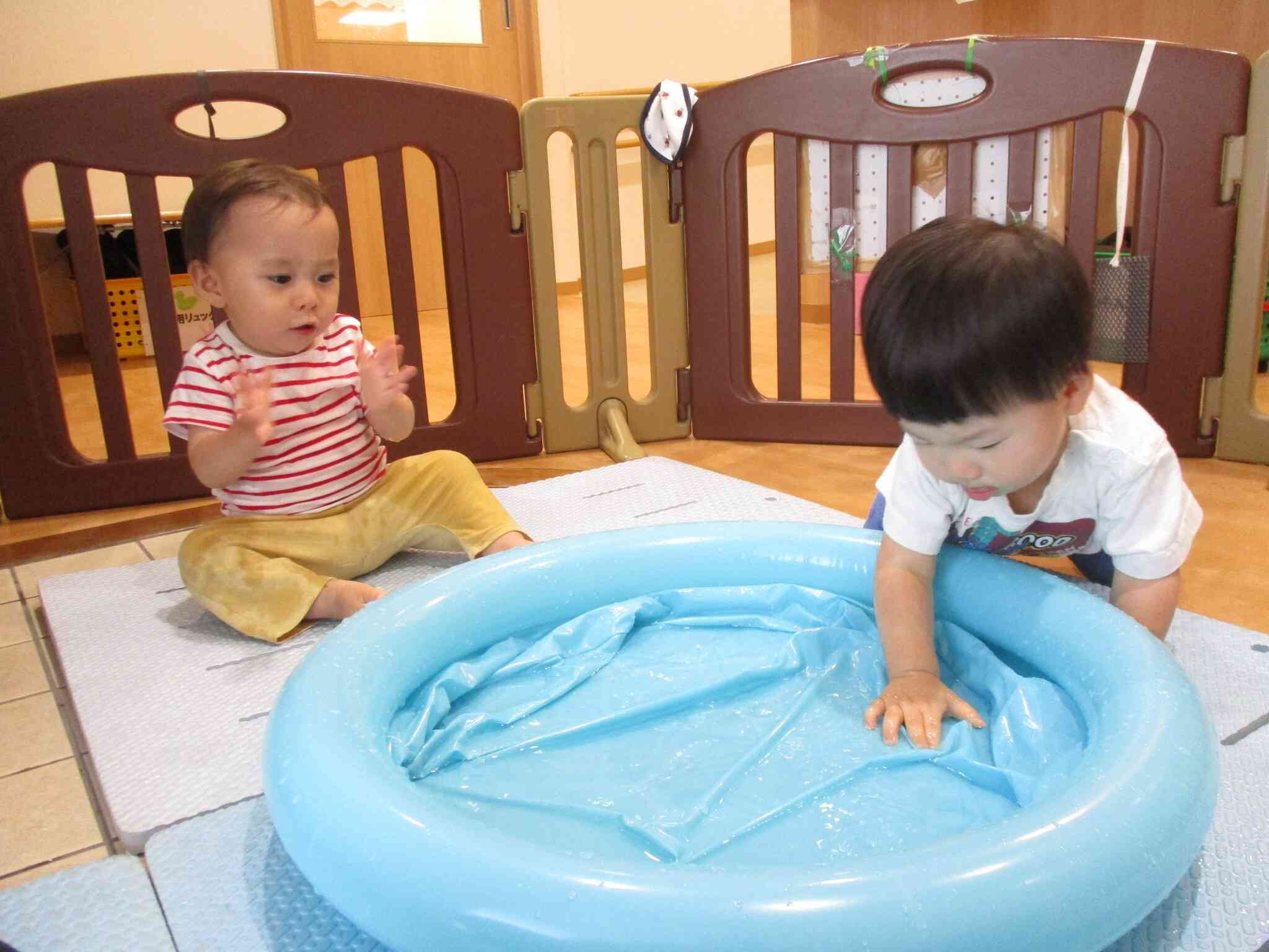 ０歳児　ひよこ組　水遊びが始まりました！
