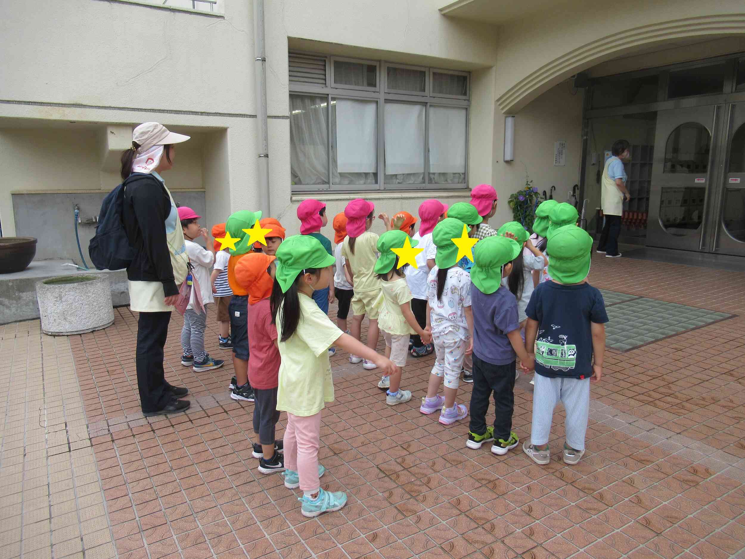 幼児棟　小学校へ