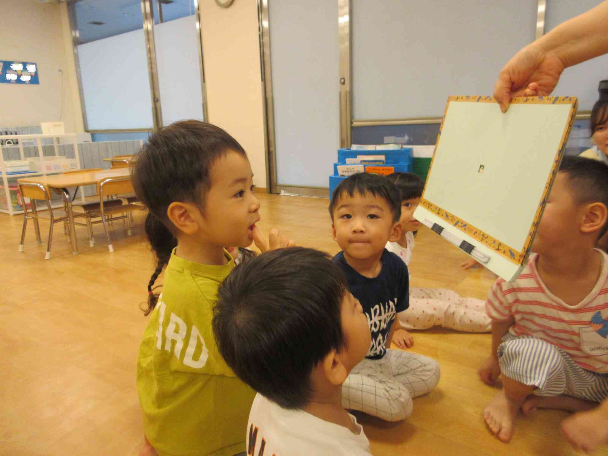 窓から見えるものは・・？