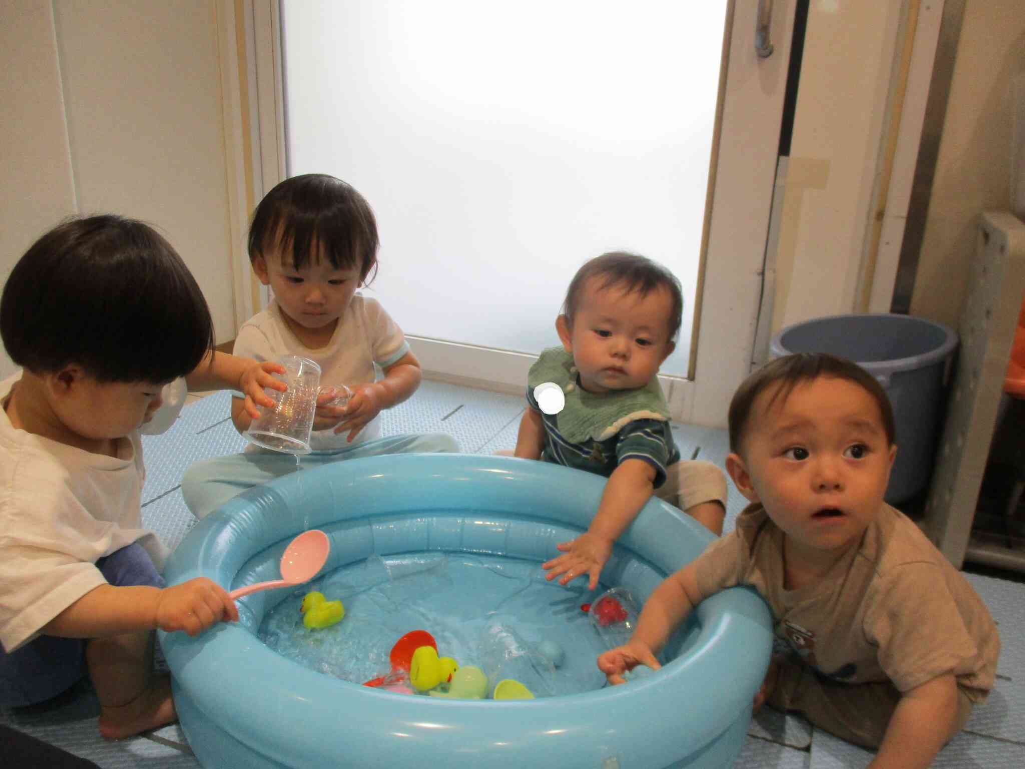 ０歳児　ひよこ組　楽しかった水遊び