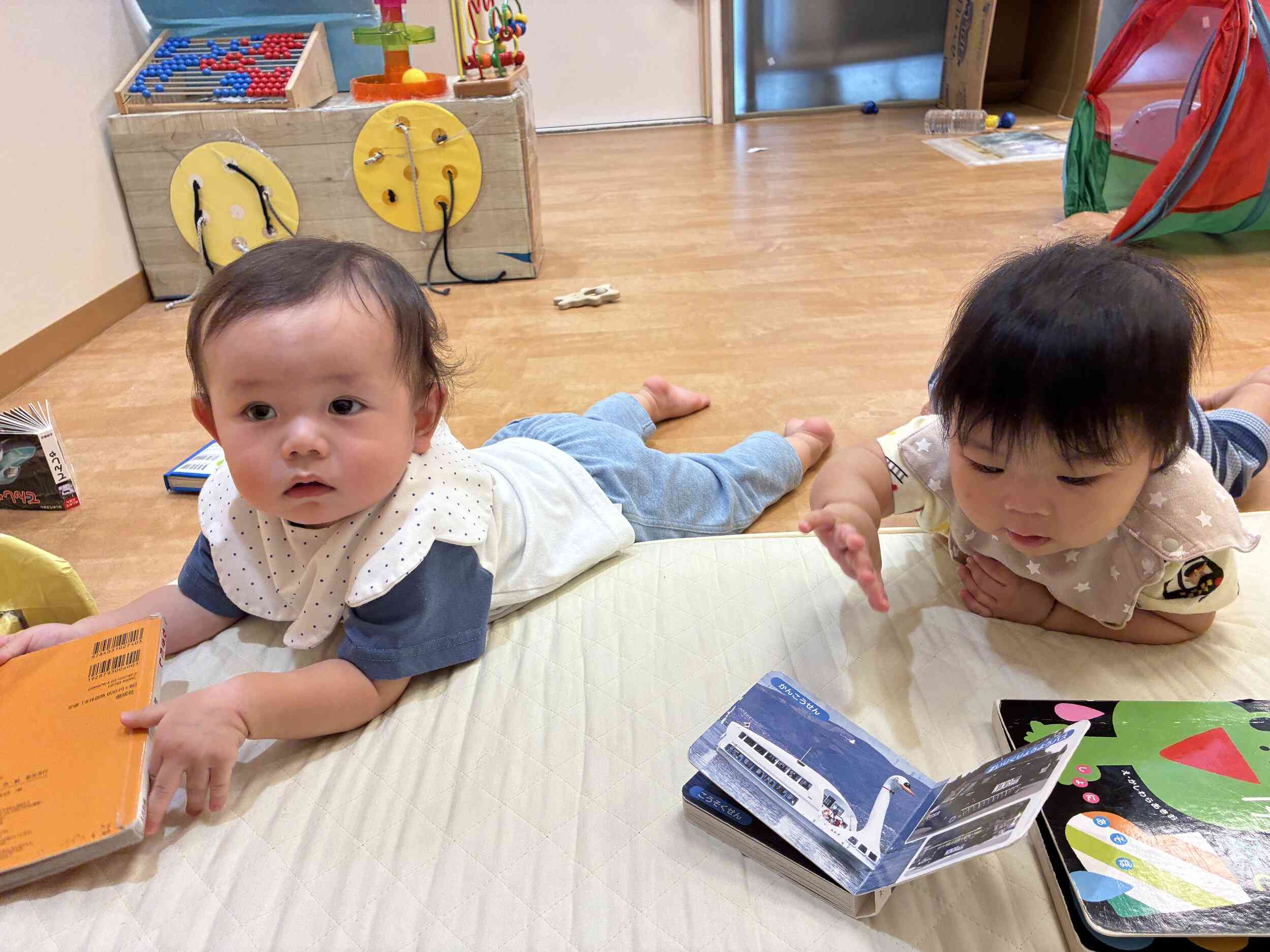 0歳児　ひよこ組　絵本