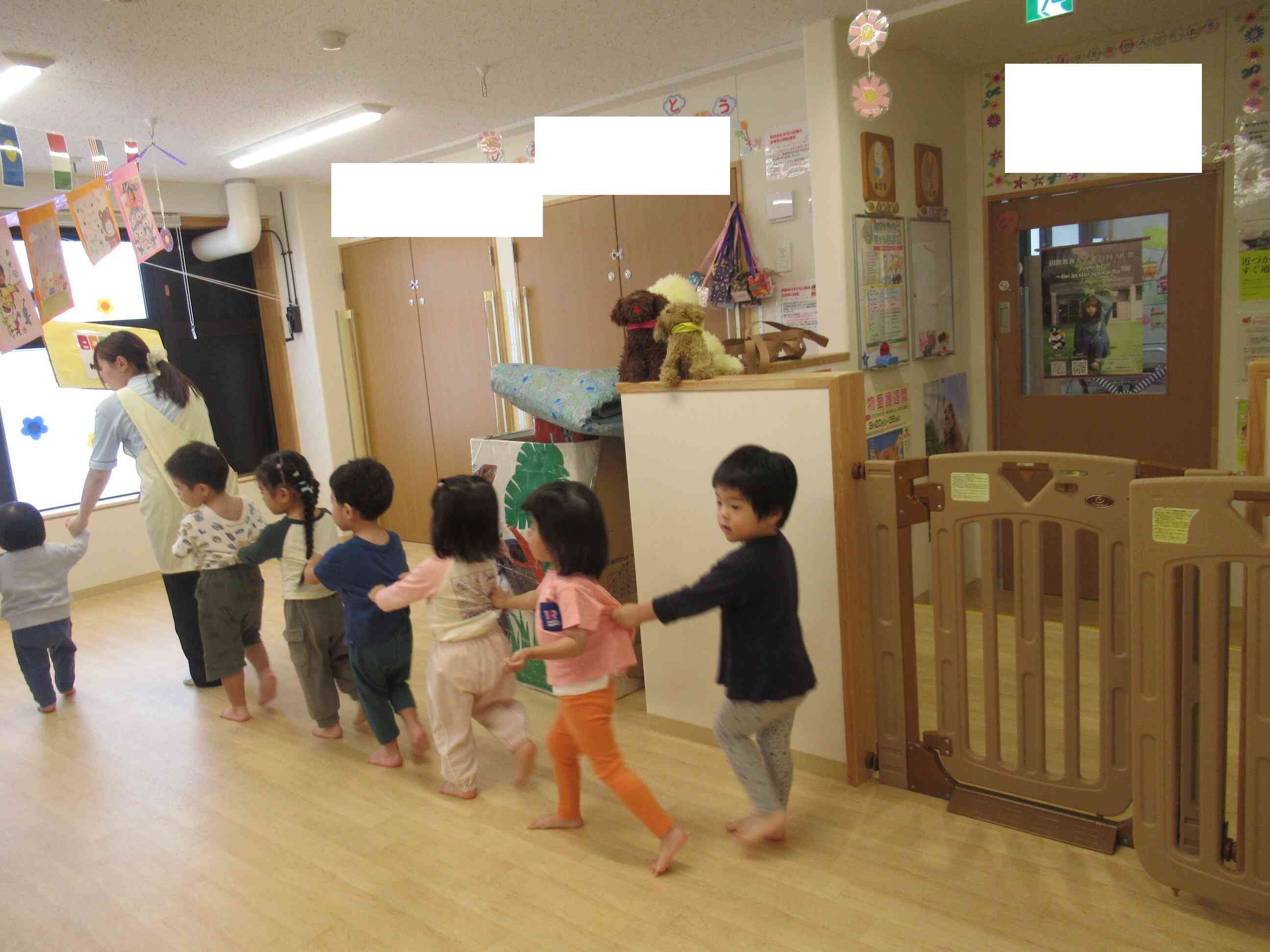 電車になって出発進行!