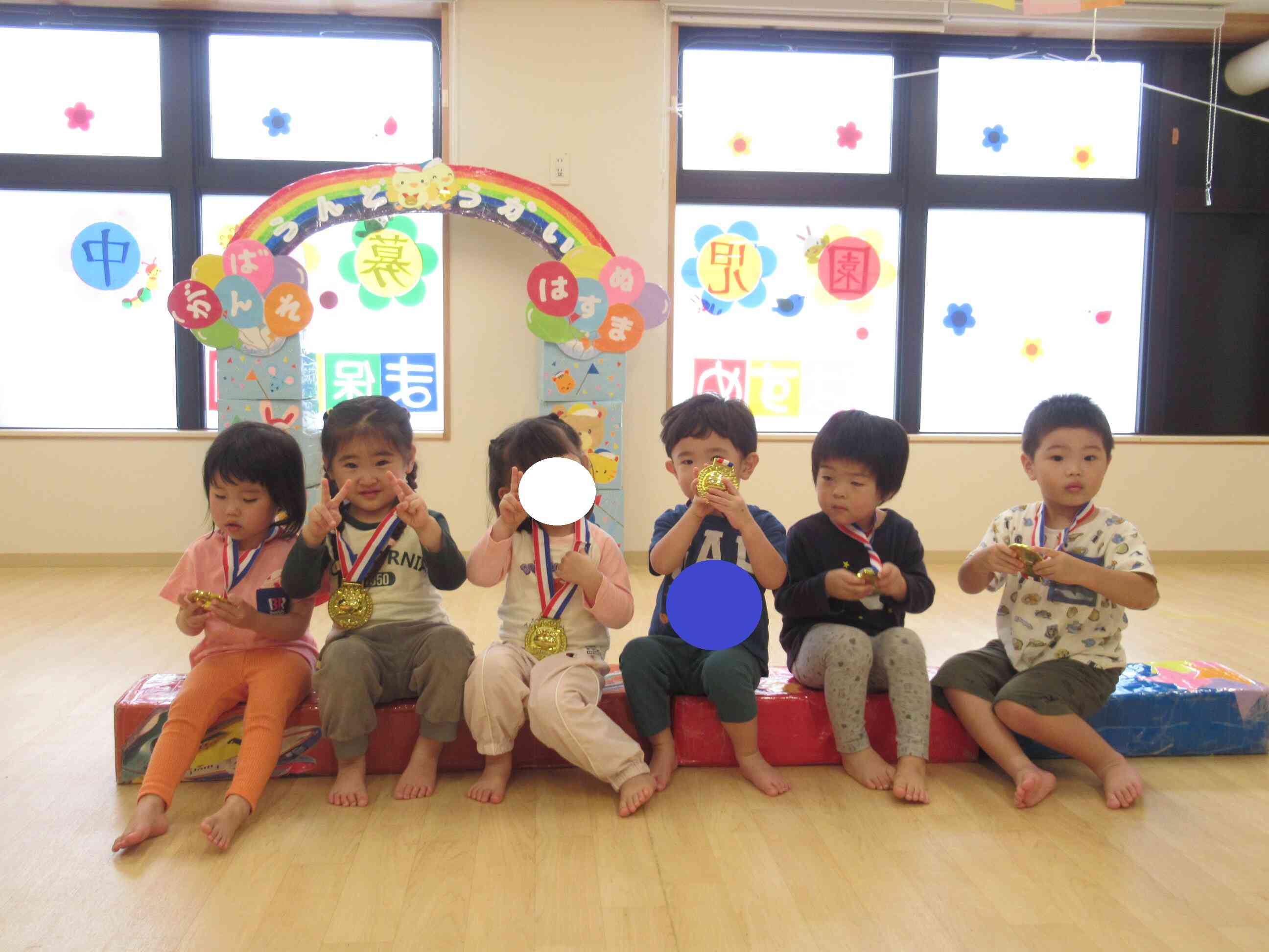 ご褒美にメダルをもらったよ。みんなよくがんばったね！