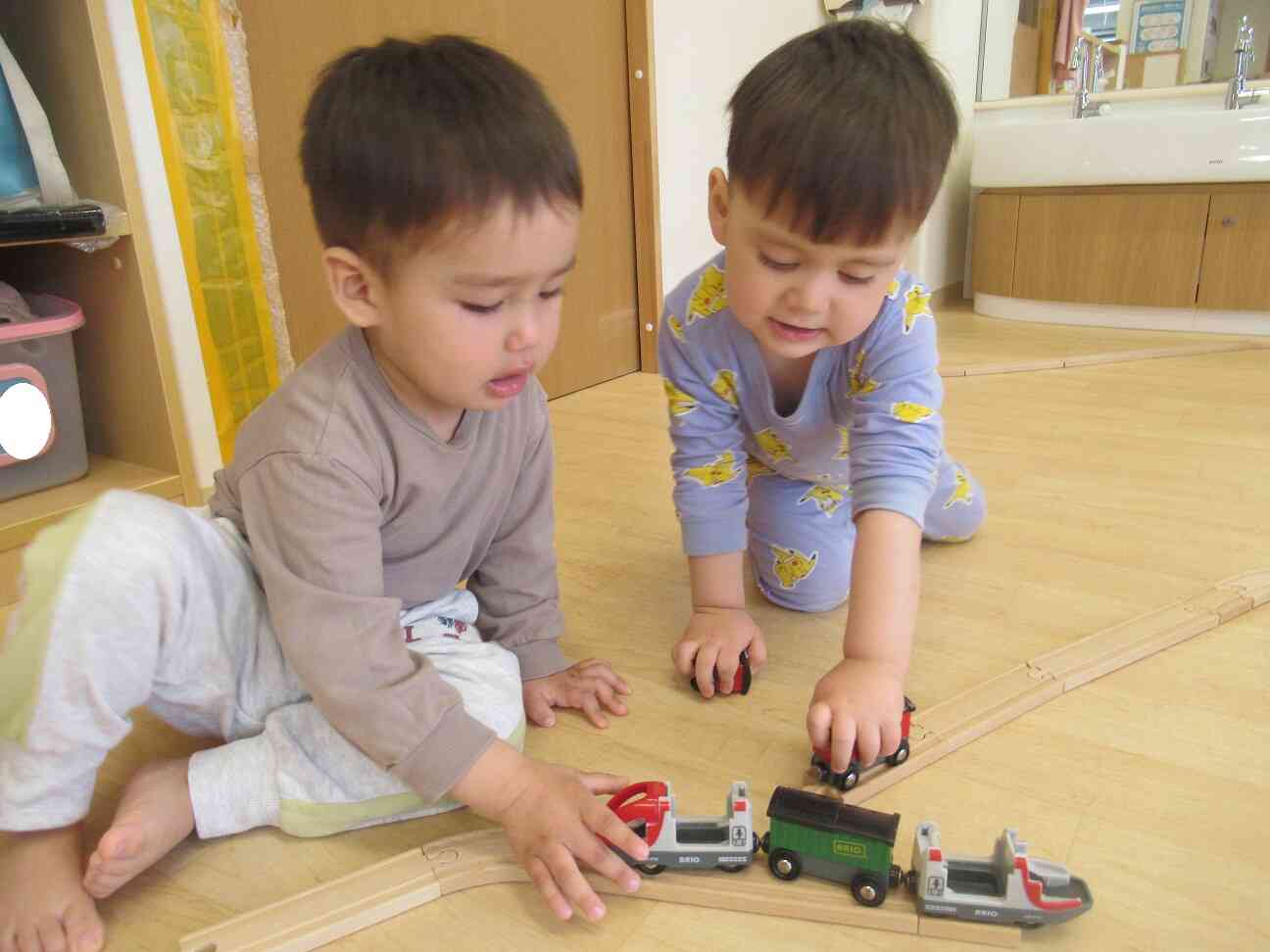 終わった後は大好きな電車遊びをしたよ。