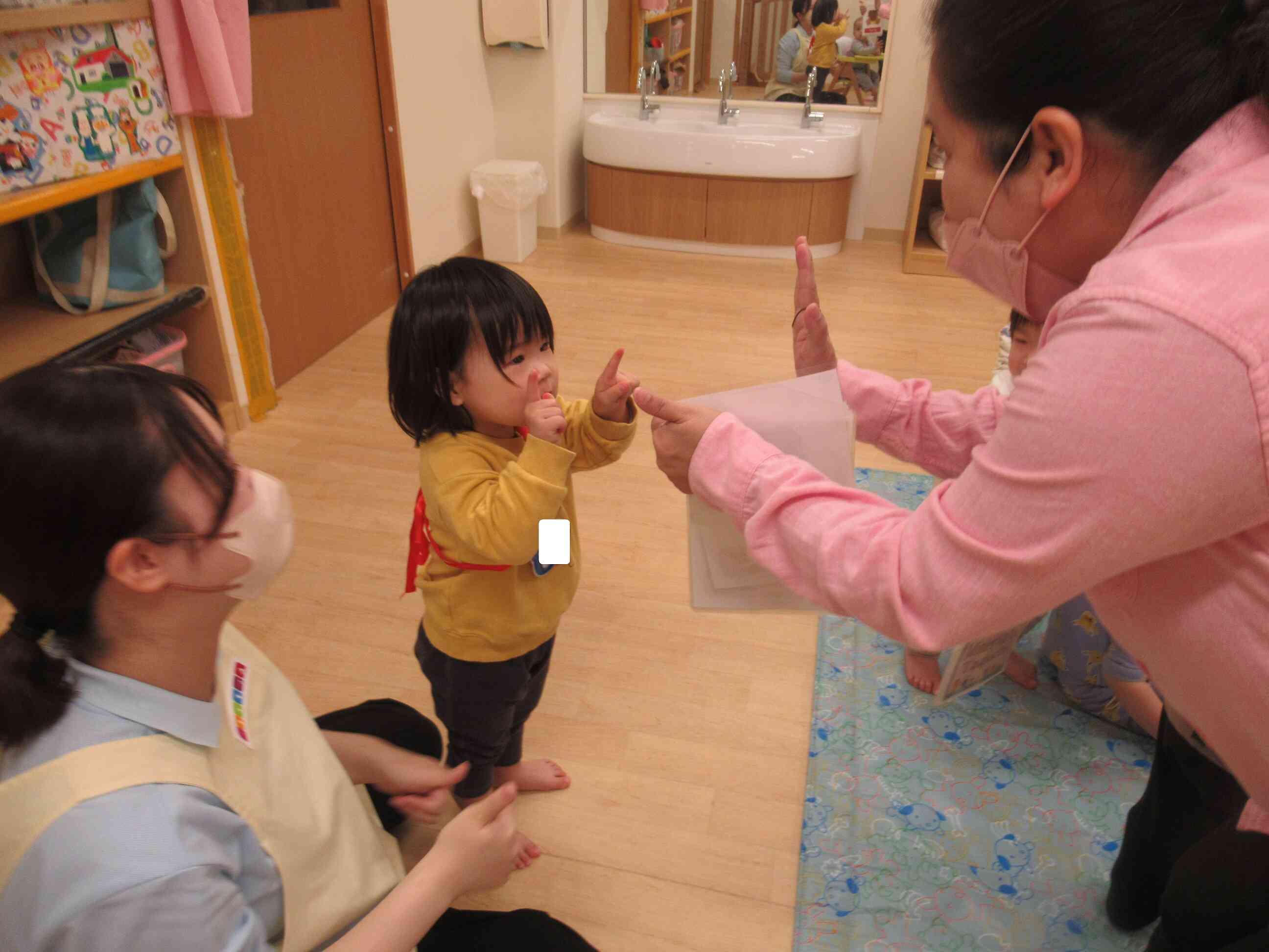 わたしのグーサイン上手？