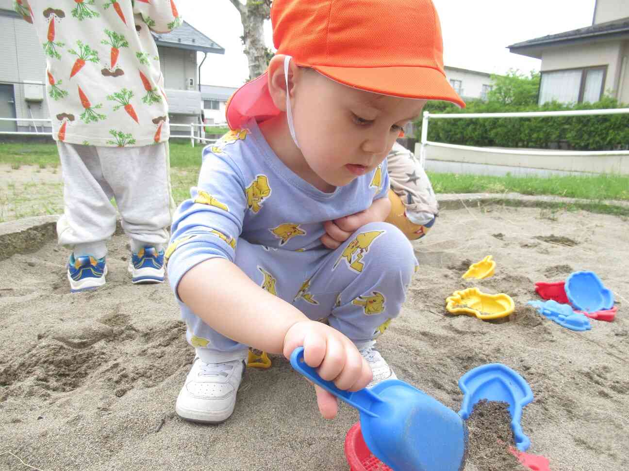 たくさん砂を入れていくよ。