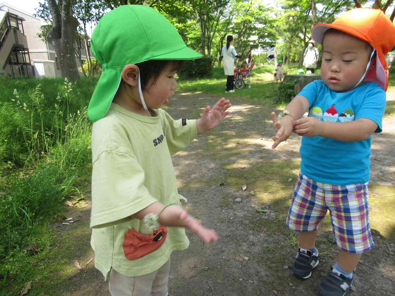 シロツメクサの腕輪、かっこいいね。