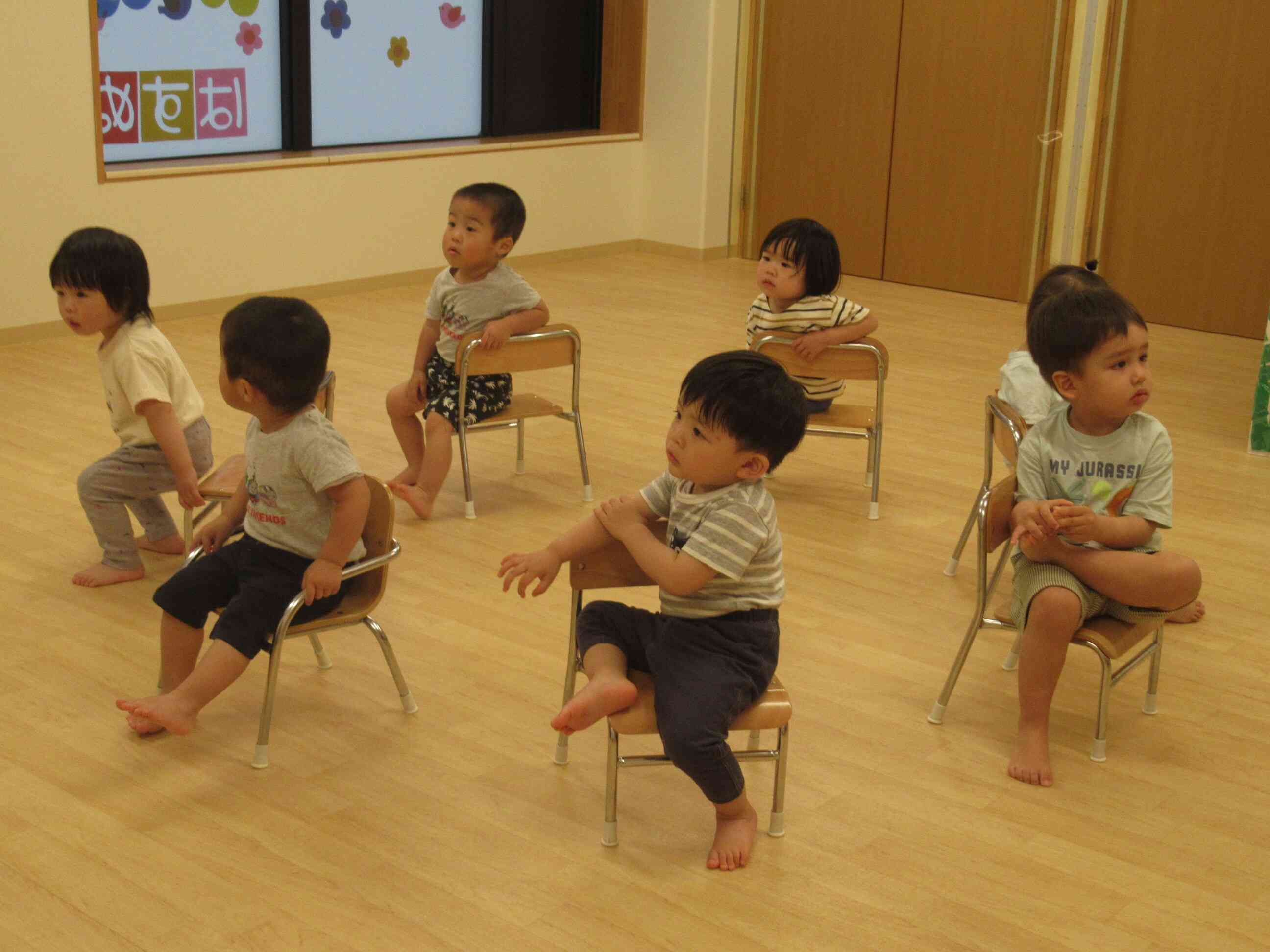 お部屋で体を動かそう！