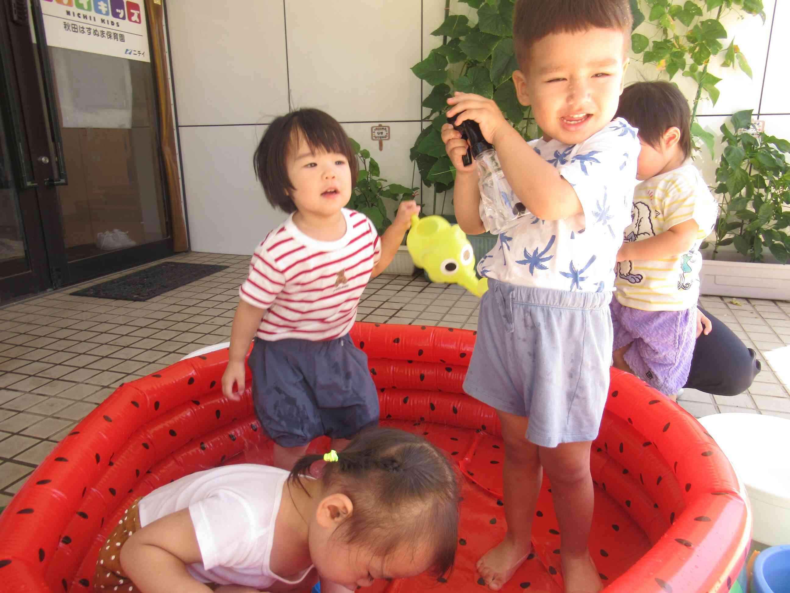 水遊びで涼しくなーれ