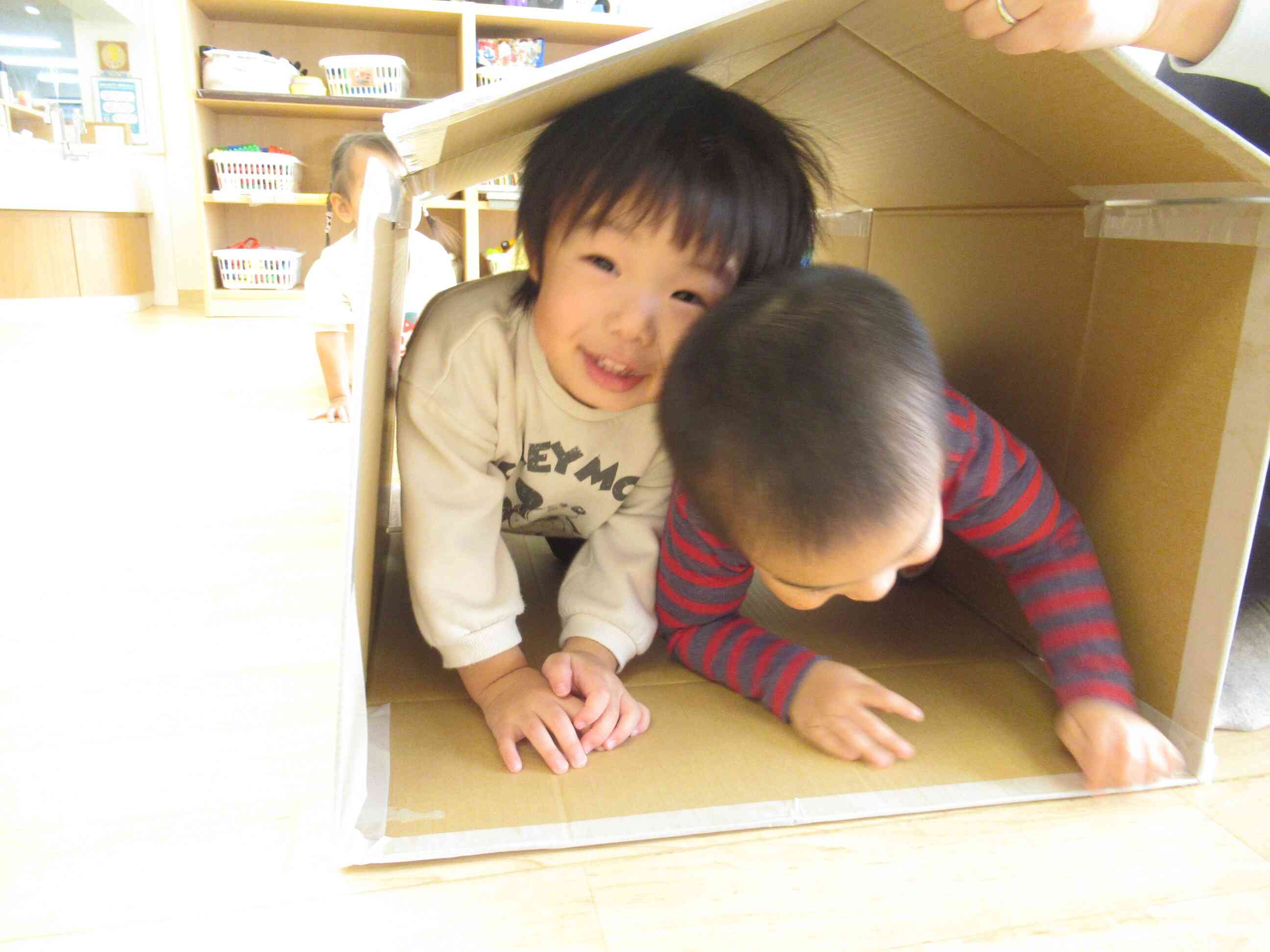 段ボールトンネルにチャレンジ！