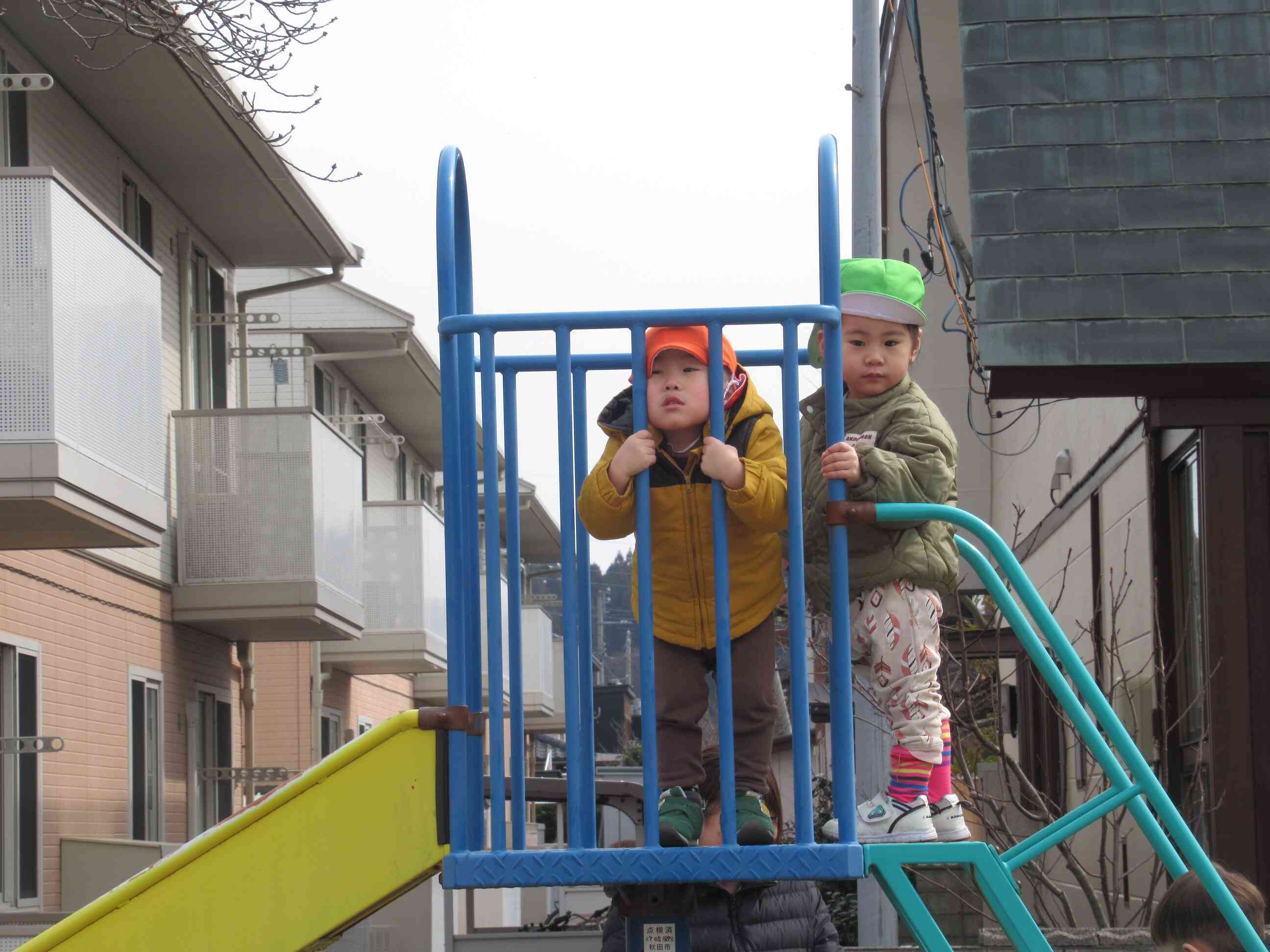 暑さ寒さも・・・