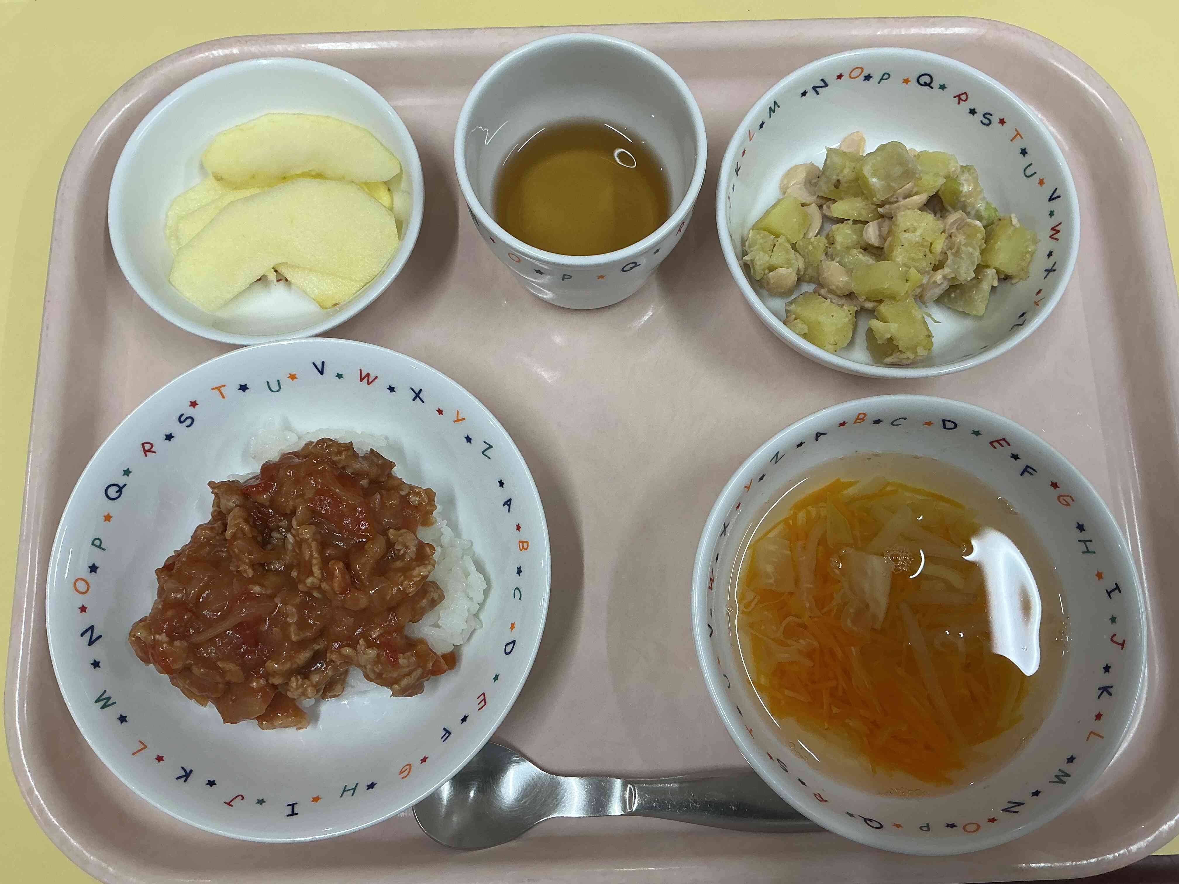 4月27日(月)の昼食です。