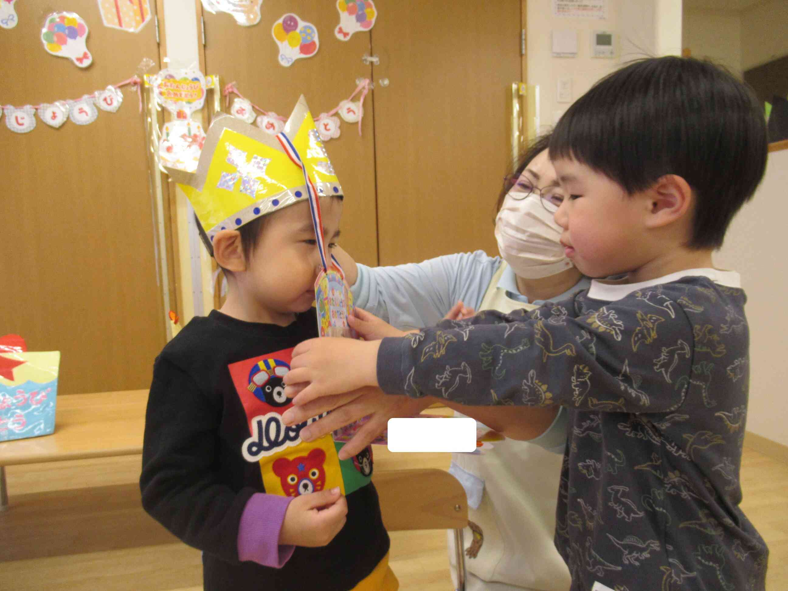 お誕生カードを渡したよ