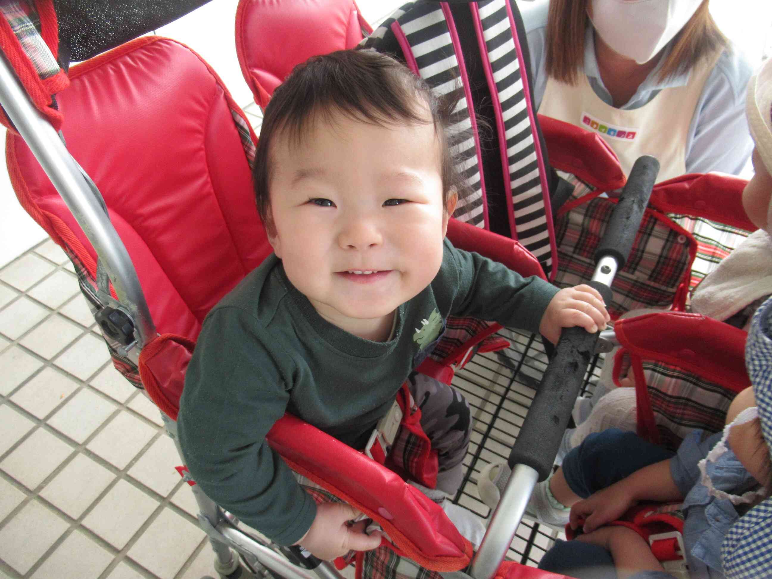 今日のお散歩は何があるかな？（0，1，2歳児）