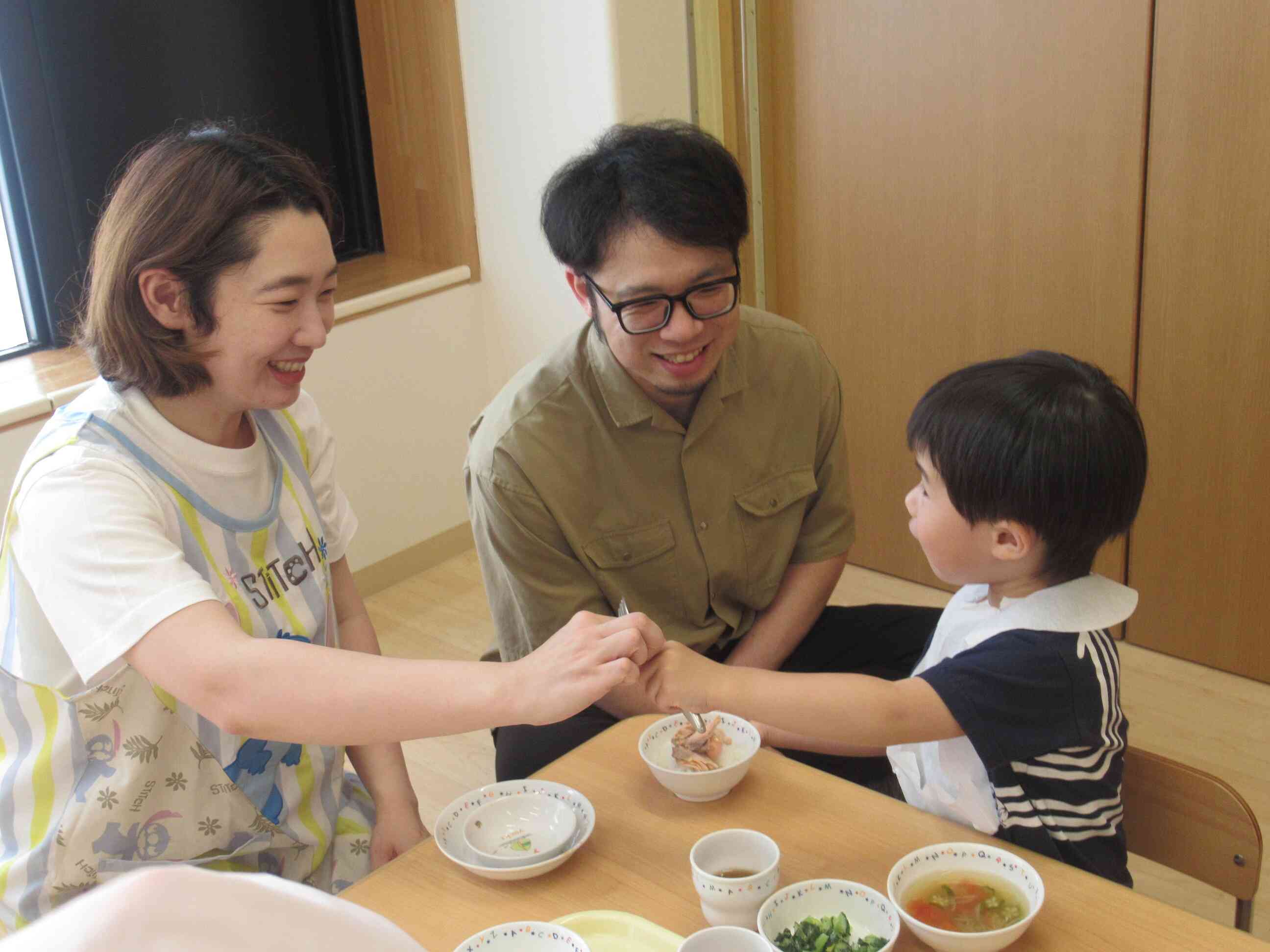 保育参加の様子（給食）