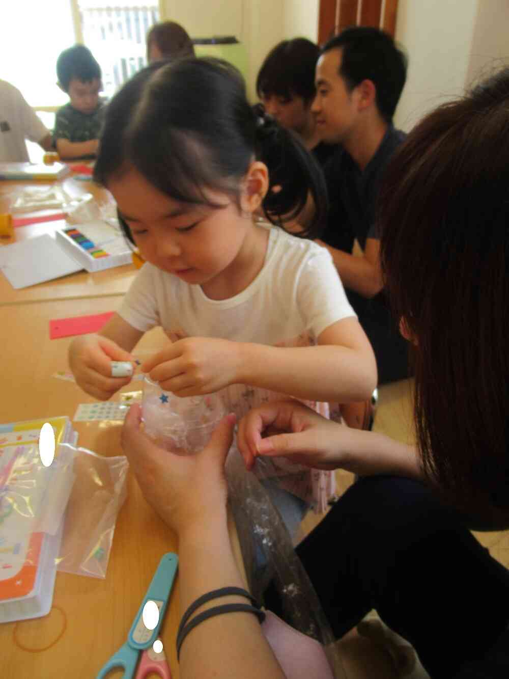 シール貼りとお絵描きを楽しんだよ