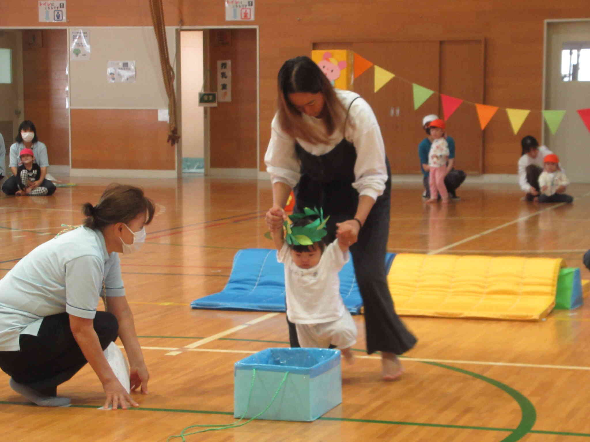 「足を上げて、上手く乗れるかな」