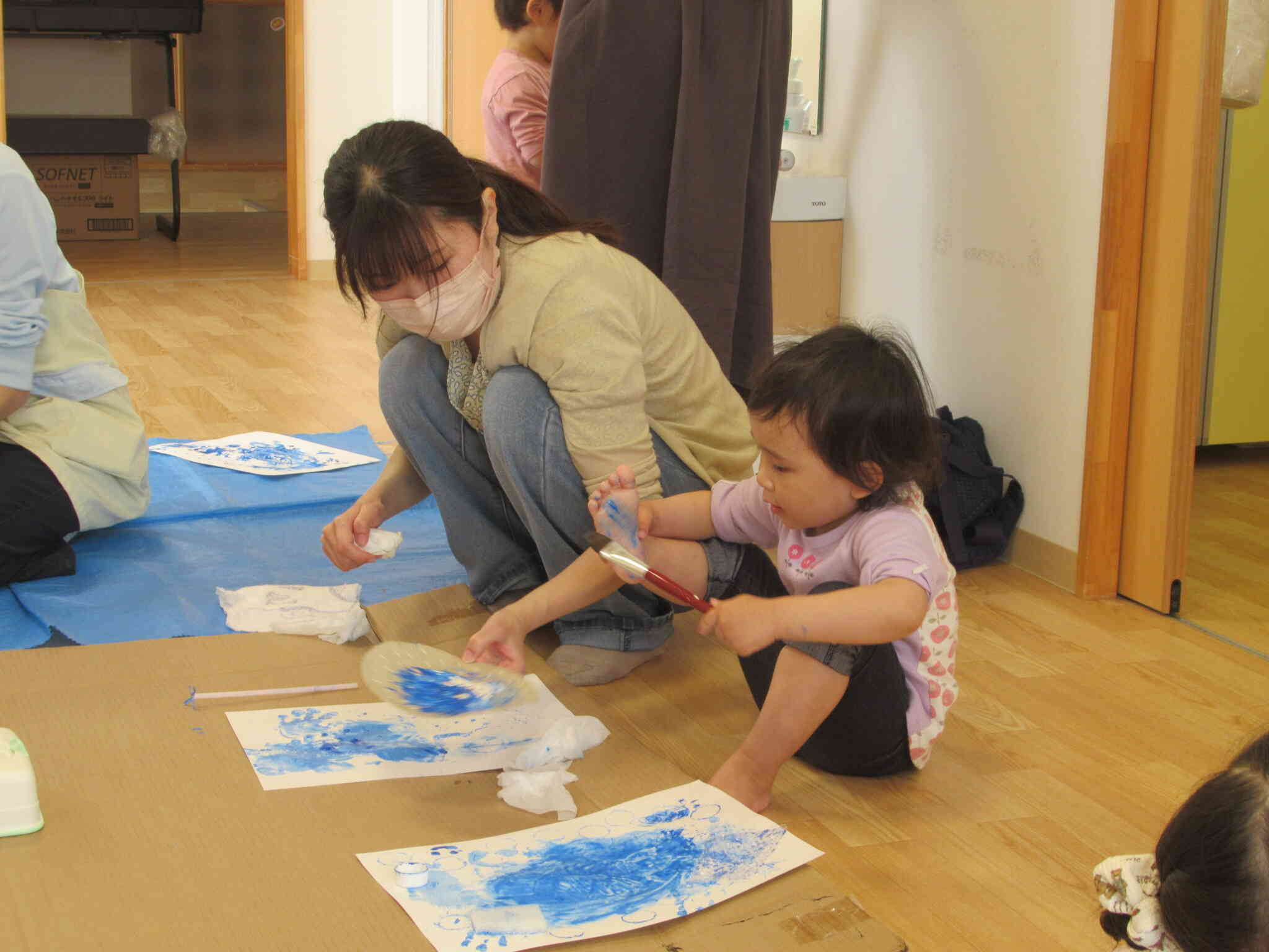 先生と足型もやったの！！思い出しながらやってみよう！
